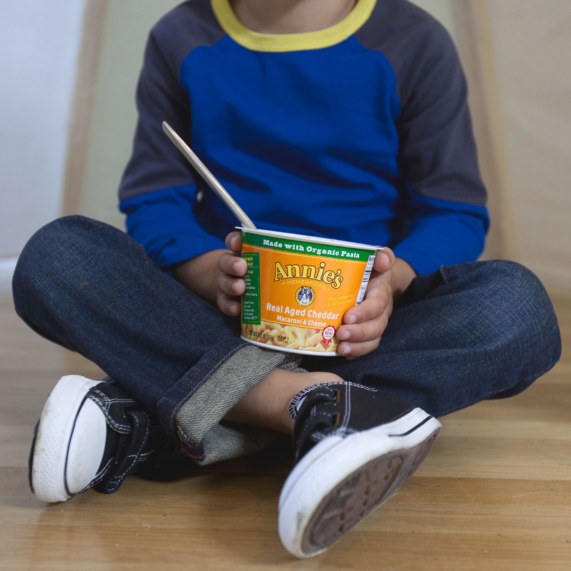 Annie's Real Aged Cheddar Microwave Mac and Cheese with Organic Pasta, 4 Cups, 8.04 oz thumbnail 4