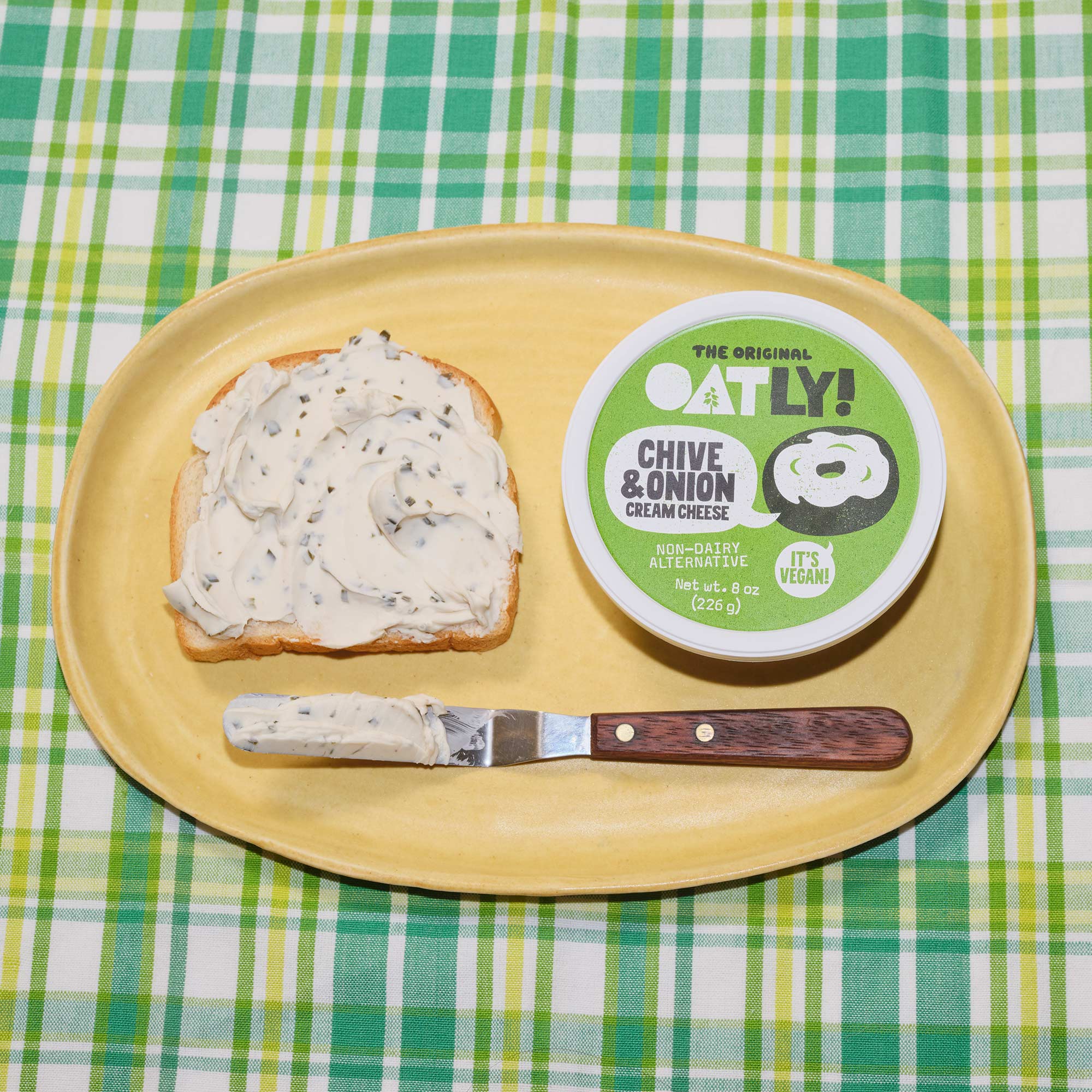 Oatly Dairy-Free, Gluten-Free Chive & Onion Cream Cheese, 8 oz Tub thumbnail 3