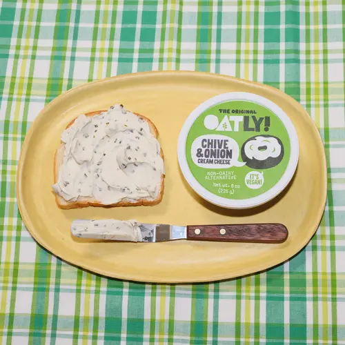 Oatly Dairy-Free, Gluten-Free Chive & Onion Cream Cheese, 8 oz Tub thumbnail 3