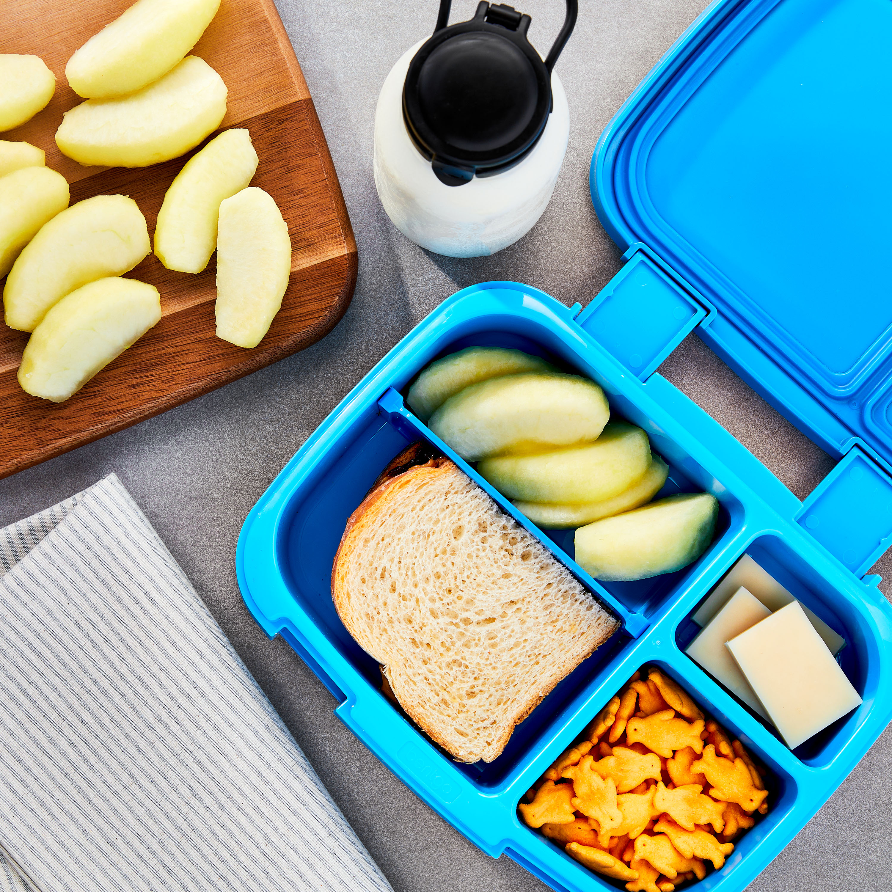 Freshness Guaranteed Fresh Cut and Peeled Apple Slices, 24 oz Bag thumbnail 2