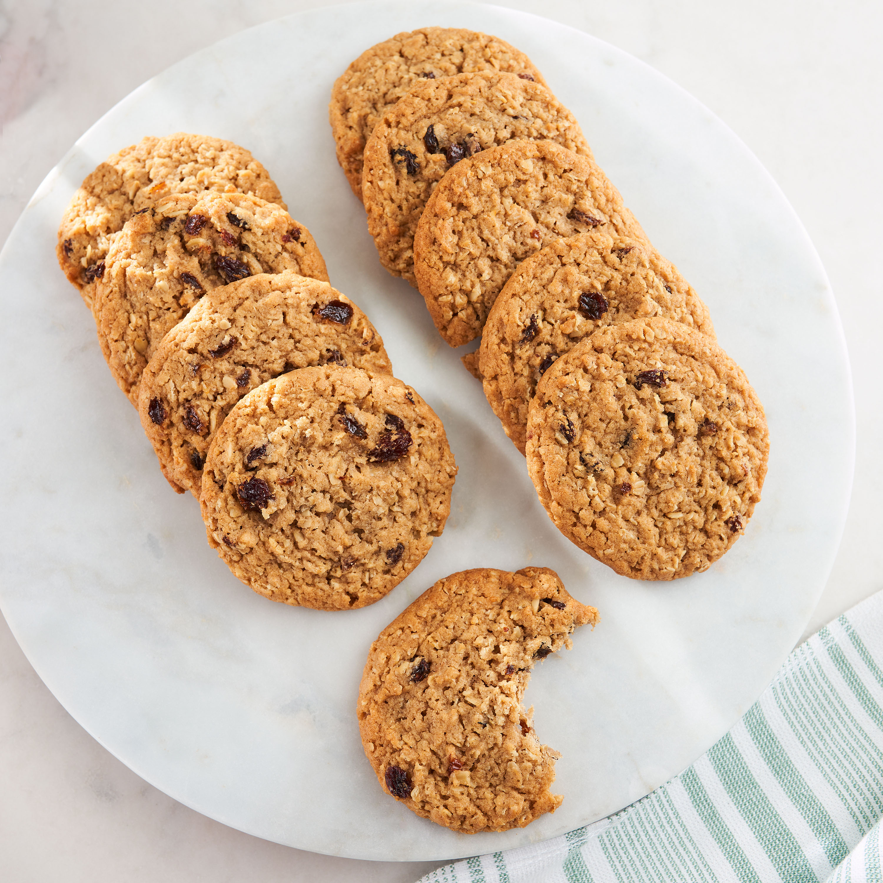 Freshness Guaranteed No Sugar Added Oatmeal Raisin Bakery Cookies, 14 oz, 10 Count, Baked thumbnail 2