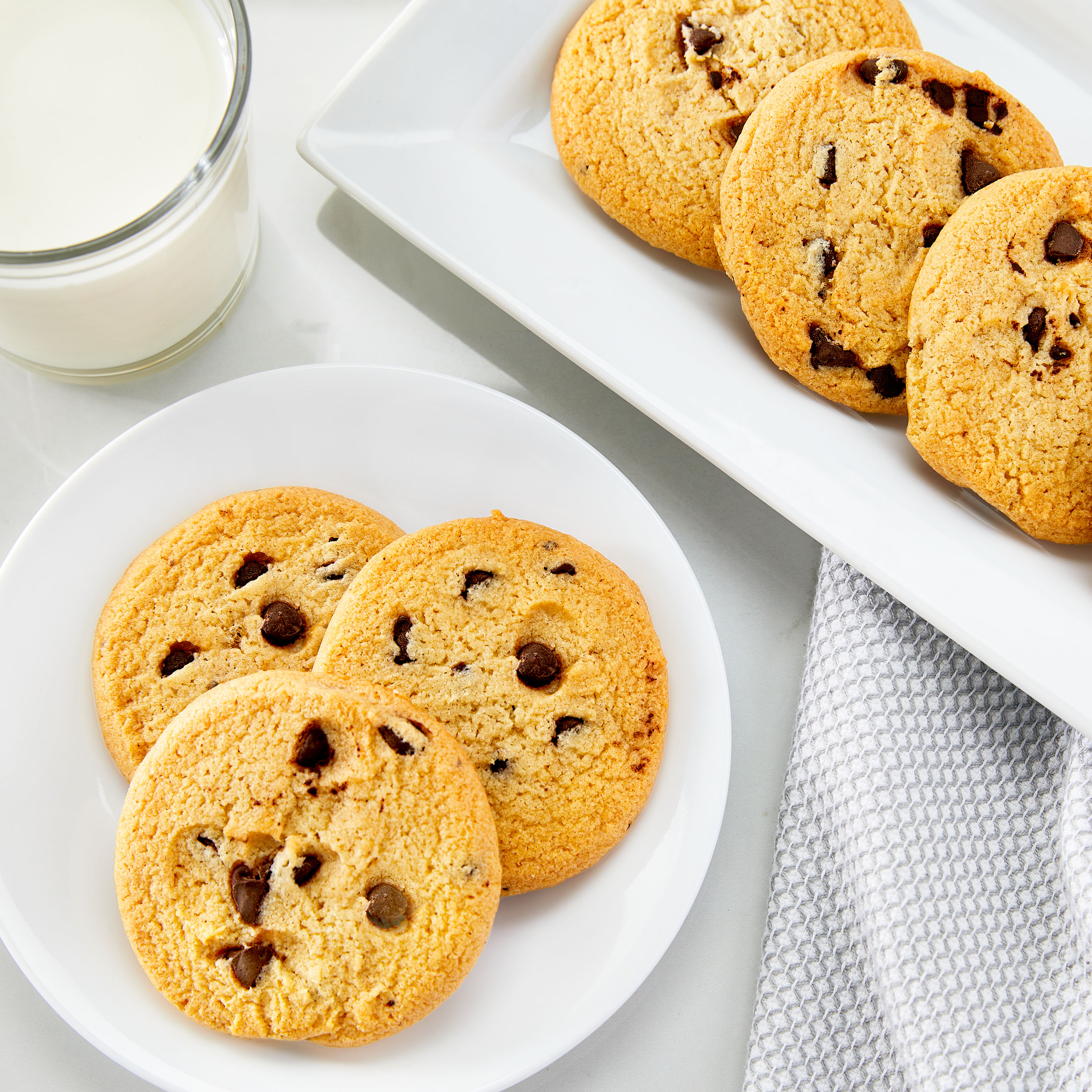 Freshness Guaranteed Sugar Free Chocolate Flavored Chip Bakery Cookies, 14  oz, 10 Count, Baked thumbnail 2