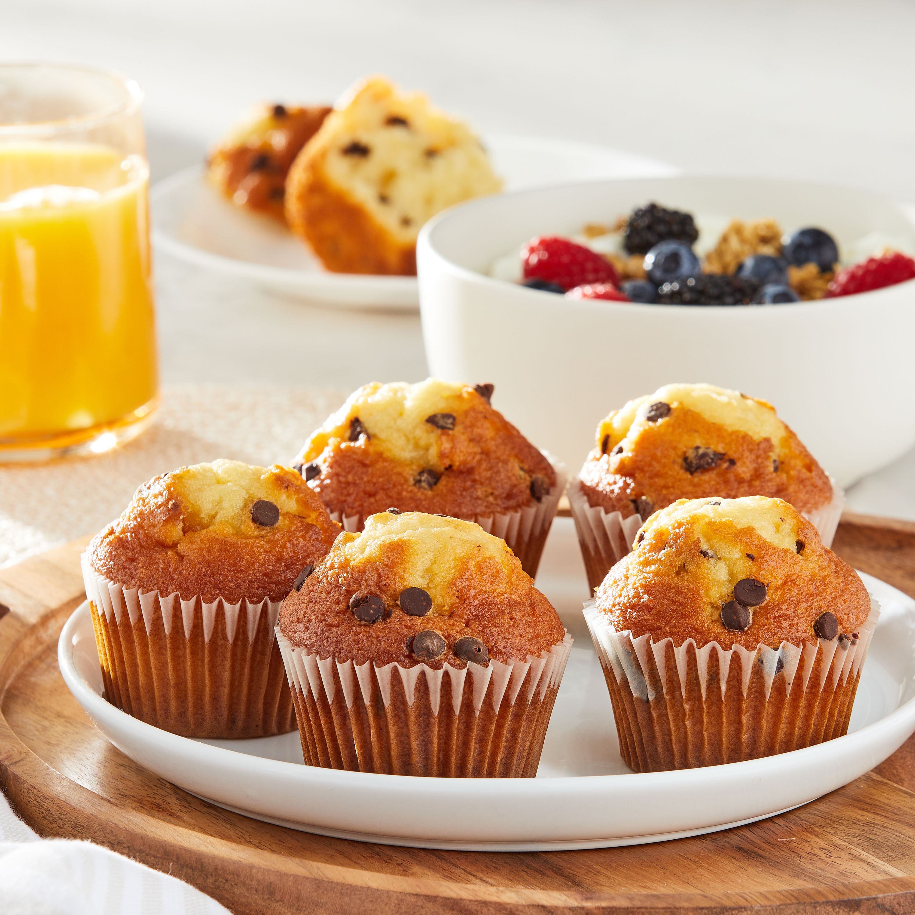 Freshness Guaranteed Chocolate Chip Muffins, 13.5 oz Clamshell, 6 Count thumbnail 3