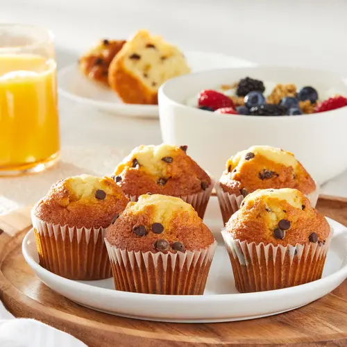 Freshness Guaranteed Chocolate Chip Muffins, 13.5 oz Clamshell, 6 Count thumbnail 3