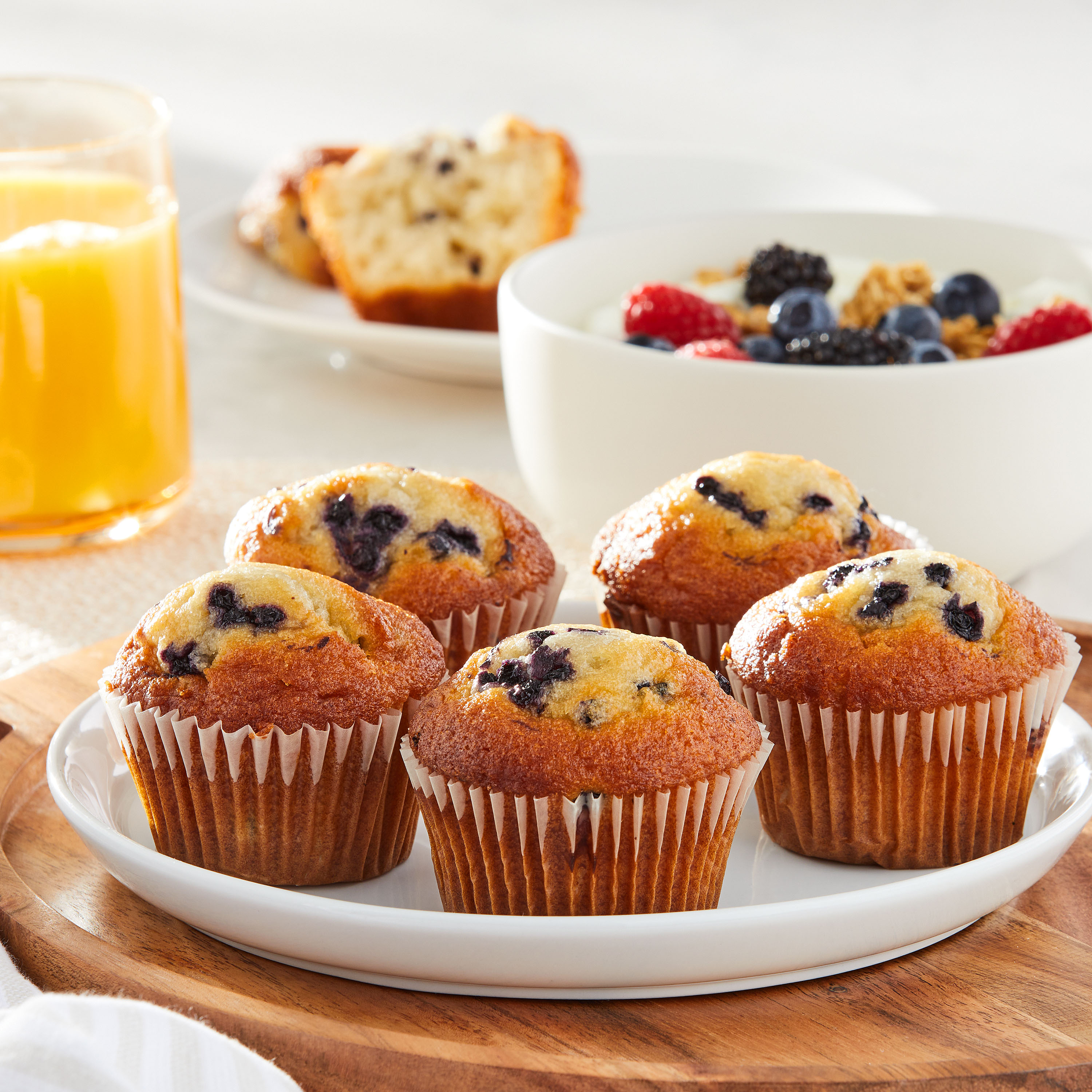 Freshness Guaranteed Blueberry Muffins, 13.5 oz Clamshell, 6 Count thumbnail 3