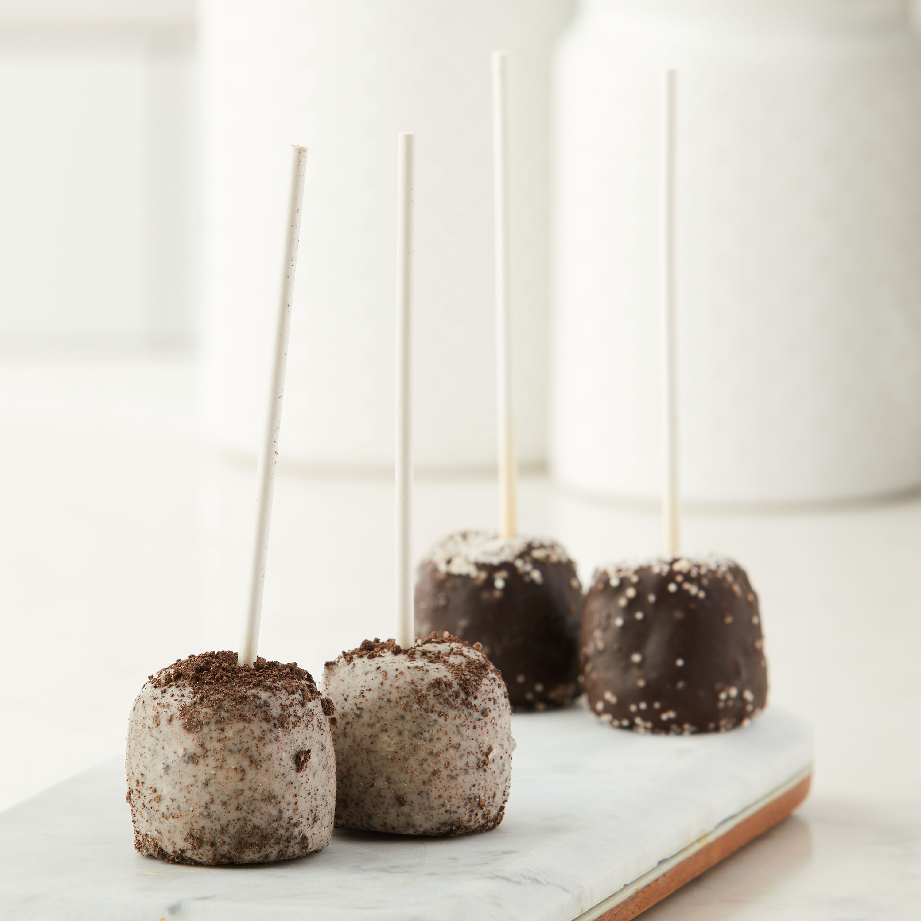 Marketside Cookies & Cream Flavored Cake Pops, Ready to Eat, 2 Count per Pack thumbnail 4