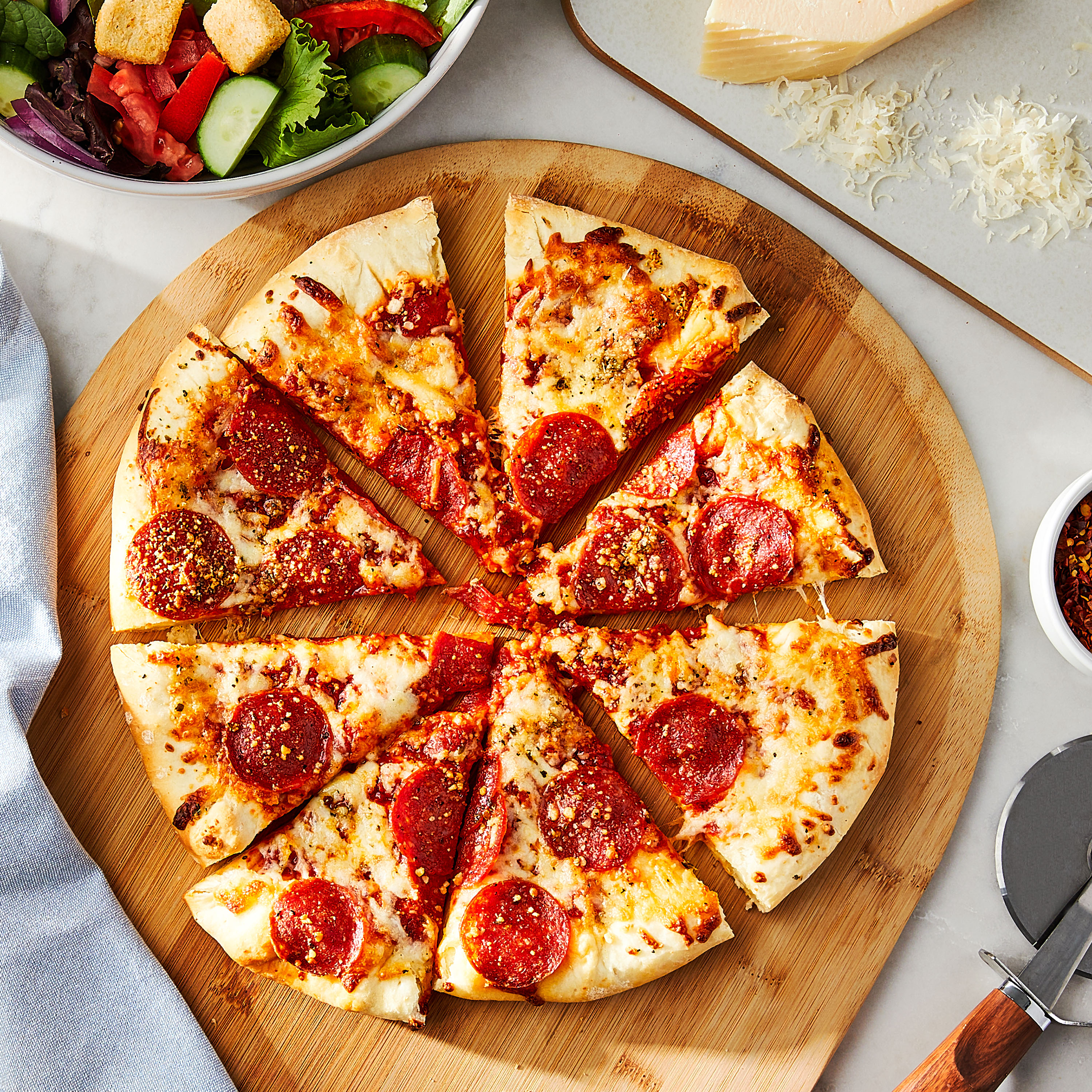 Great Value Stuffed Crust Pepperoni Pizza, Tomato Basil Garlic Sauce, 23.45 oz (Frozen) thumbnail 2