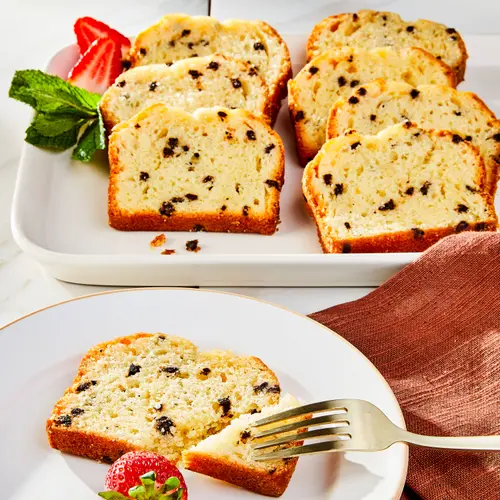 Freshness Guaranteed Chocolate Chip Sliced Loaf Cake, 12.1 oz, 8 Count thumbnail 2