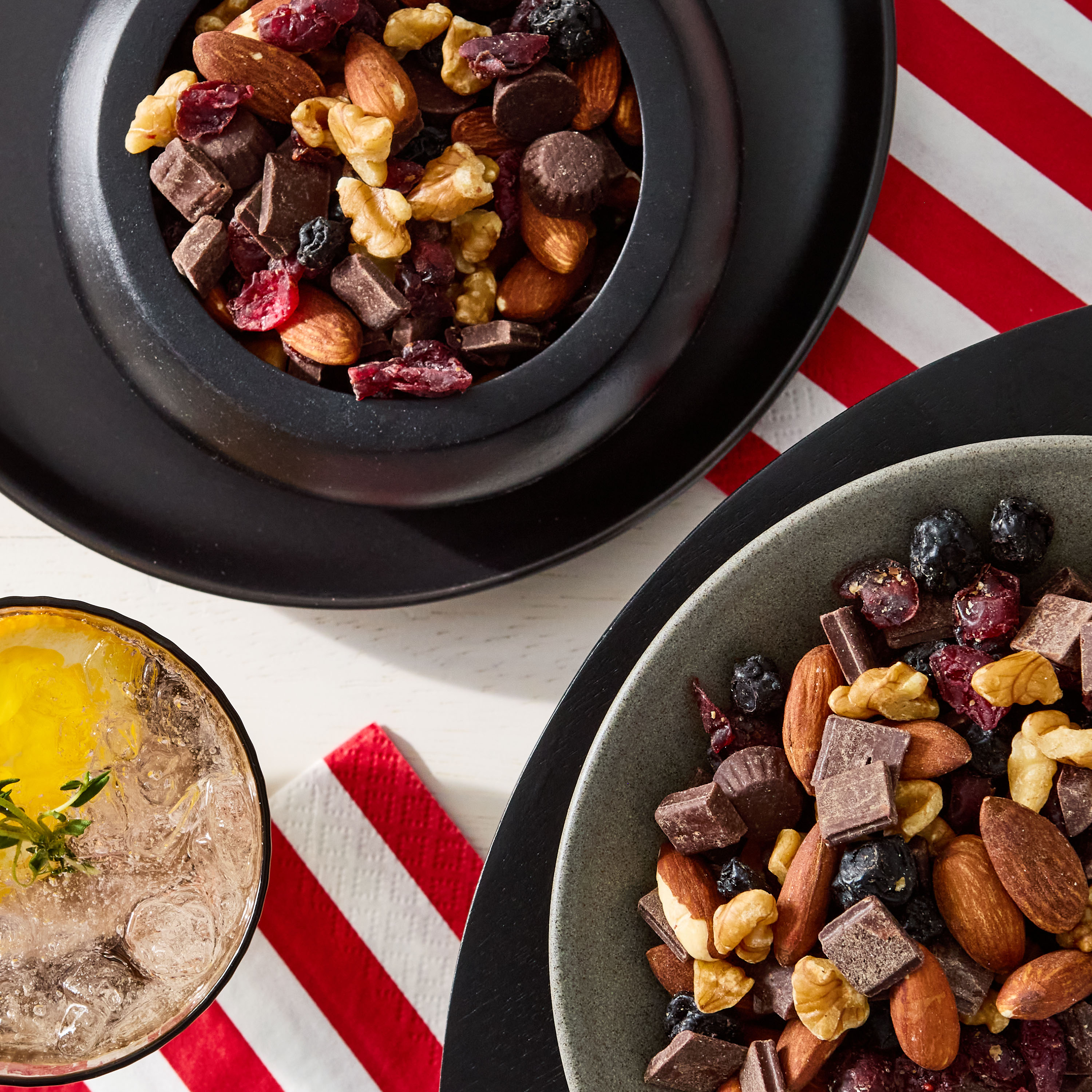 Great Value Dark Chocolate Berry Trail Mix, 13 oz thumbnail 2