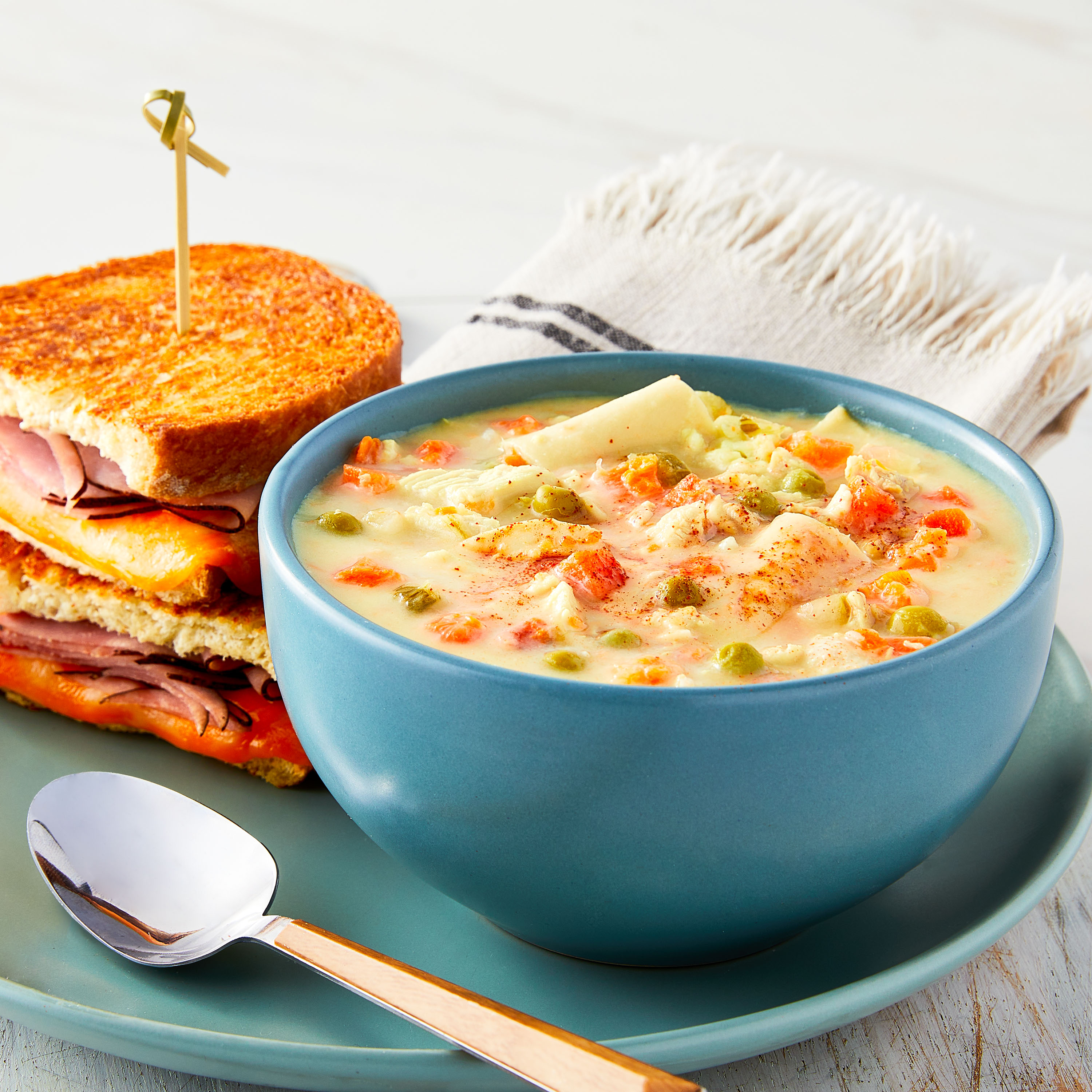 Marketside Chicken Pot Pie Soup, Fresh Deli Soup, 16 oz Cup thumbnail 3