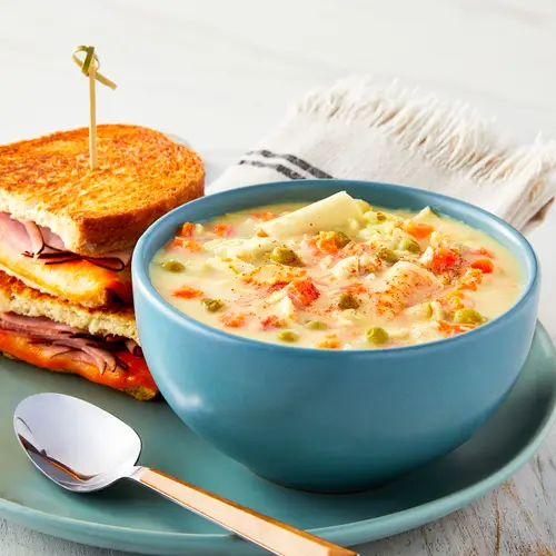 Marketside Chicken Pot Pie Soup, Fresh Deli Soup, 16 oz Cup thumbnail 3