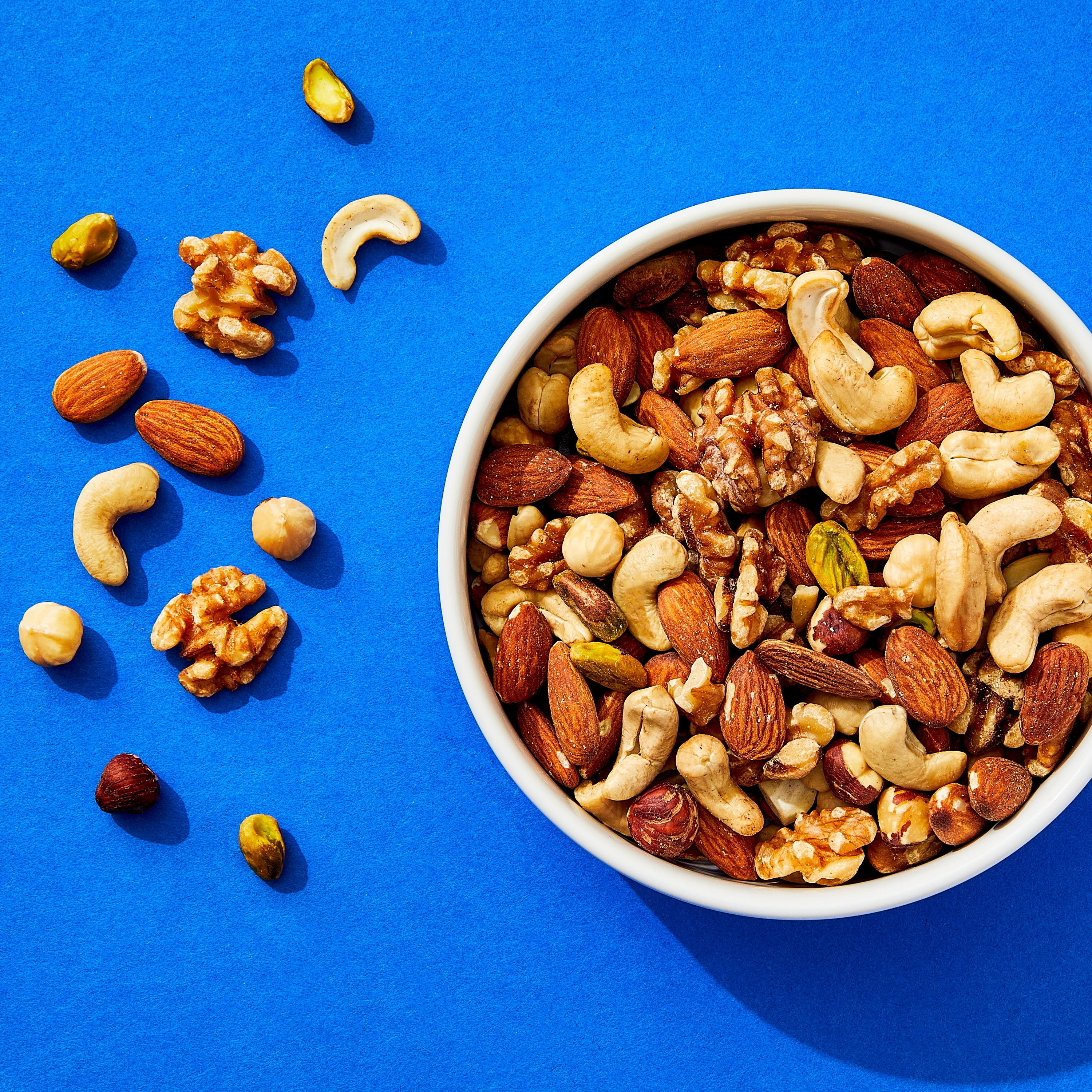 bettergoods Raw Mixed Nuts, 10 oz Tub thumbnail 2