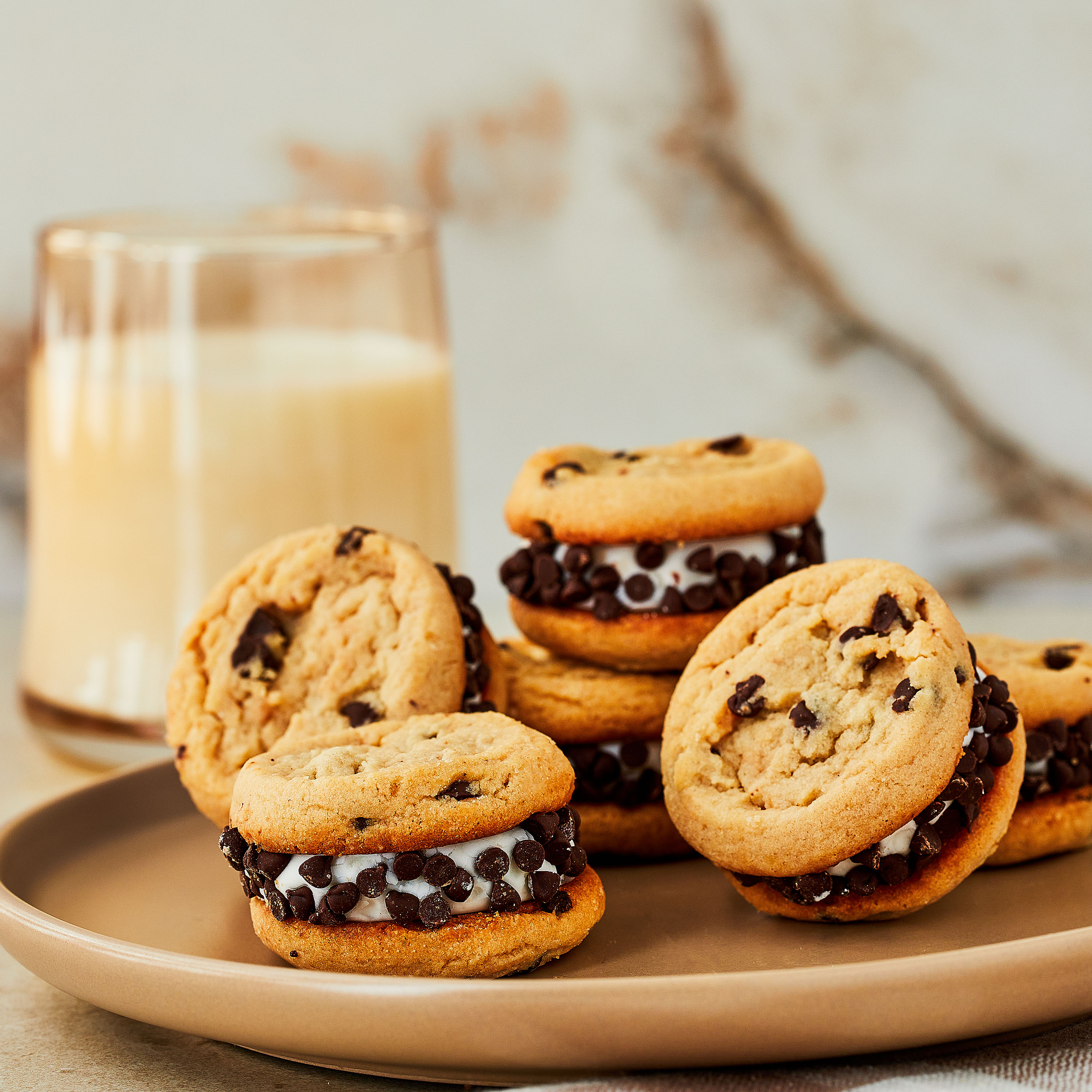 Freshness Guaranteed Chocolate Chip Sandwich Cookies, 7.5 oz, 6 Count thumbnail 2