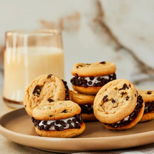 Freshness Guaranteed Chocolate Chip Sandwich Cookies, 7.5 oz, 6 Count thumbnail 2