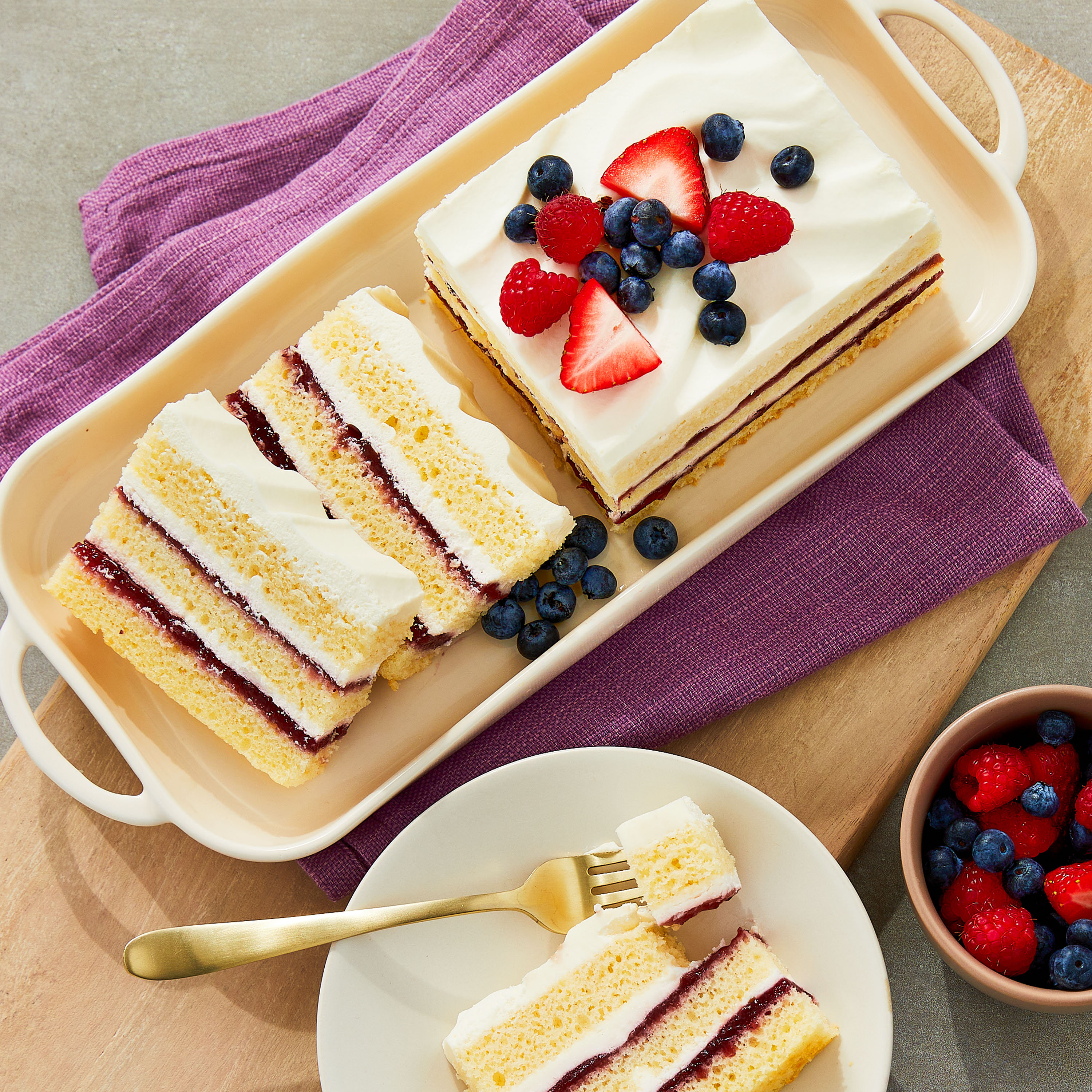 Marketside Berry Chantilly Bar Cake, 24.9 oz (Refrigerated) thumbnail 2