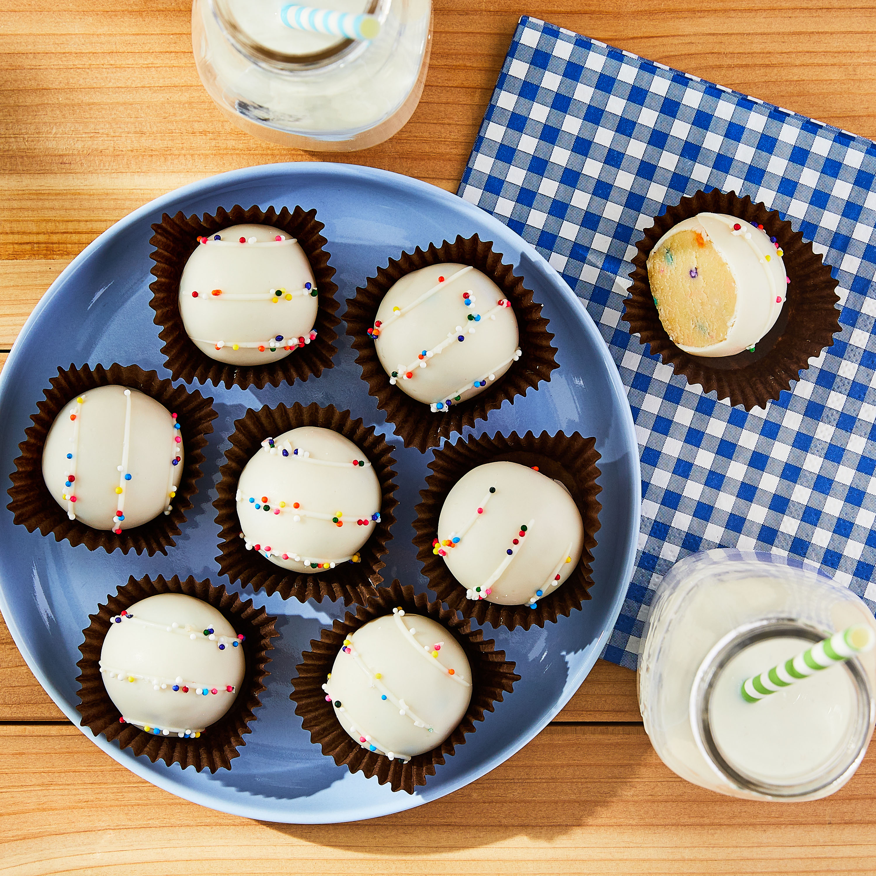 Marketside Vanilla Cake Balls, 9.88 oz, 8 Count, Shelf-stable thumbnail 2