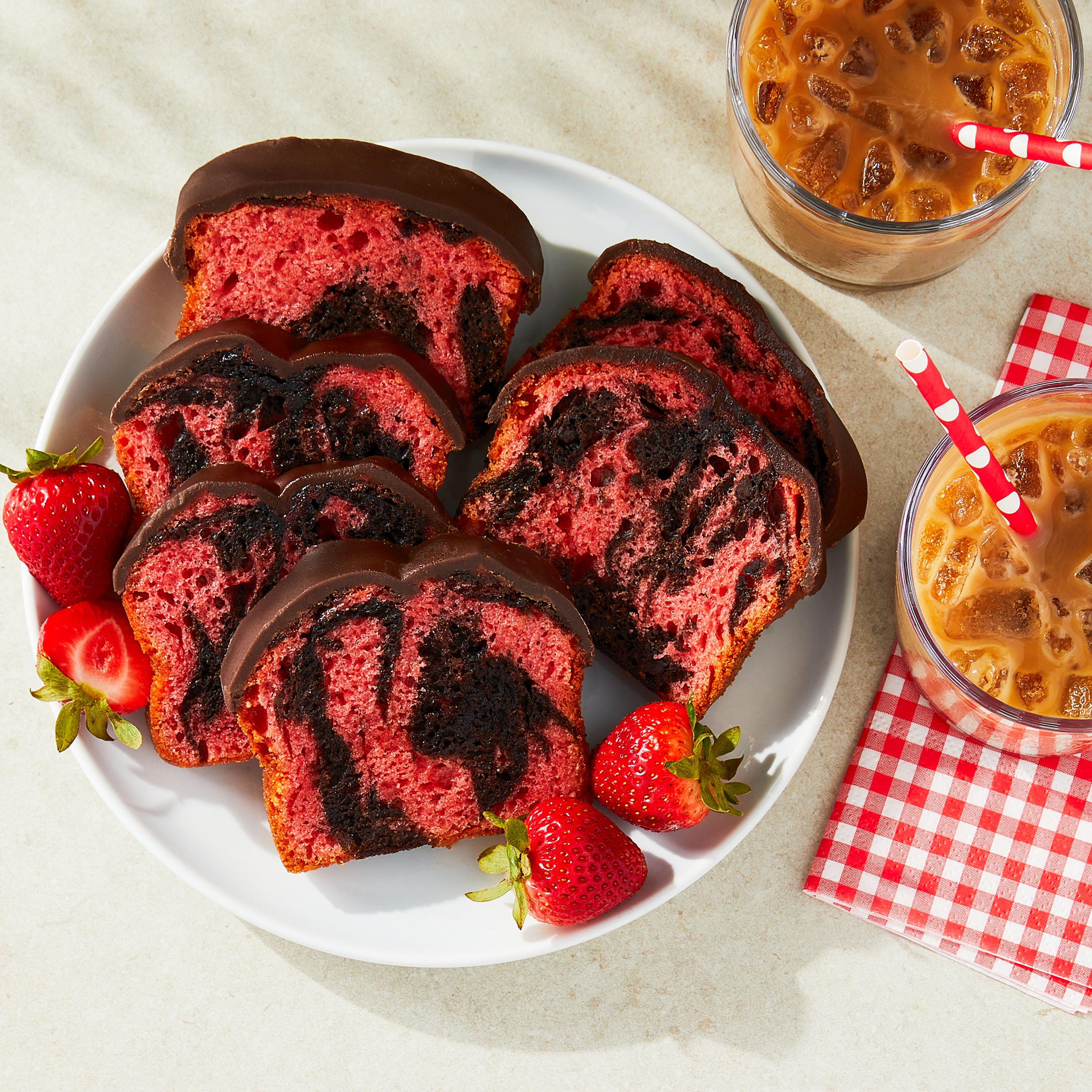 Marketside Iced Chocolate Strawberry Sliced Loaf Cake, 14.1 oz, 8 Count thumbnail 2