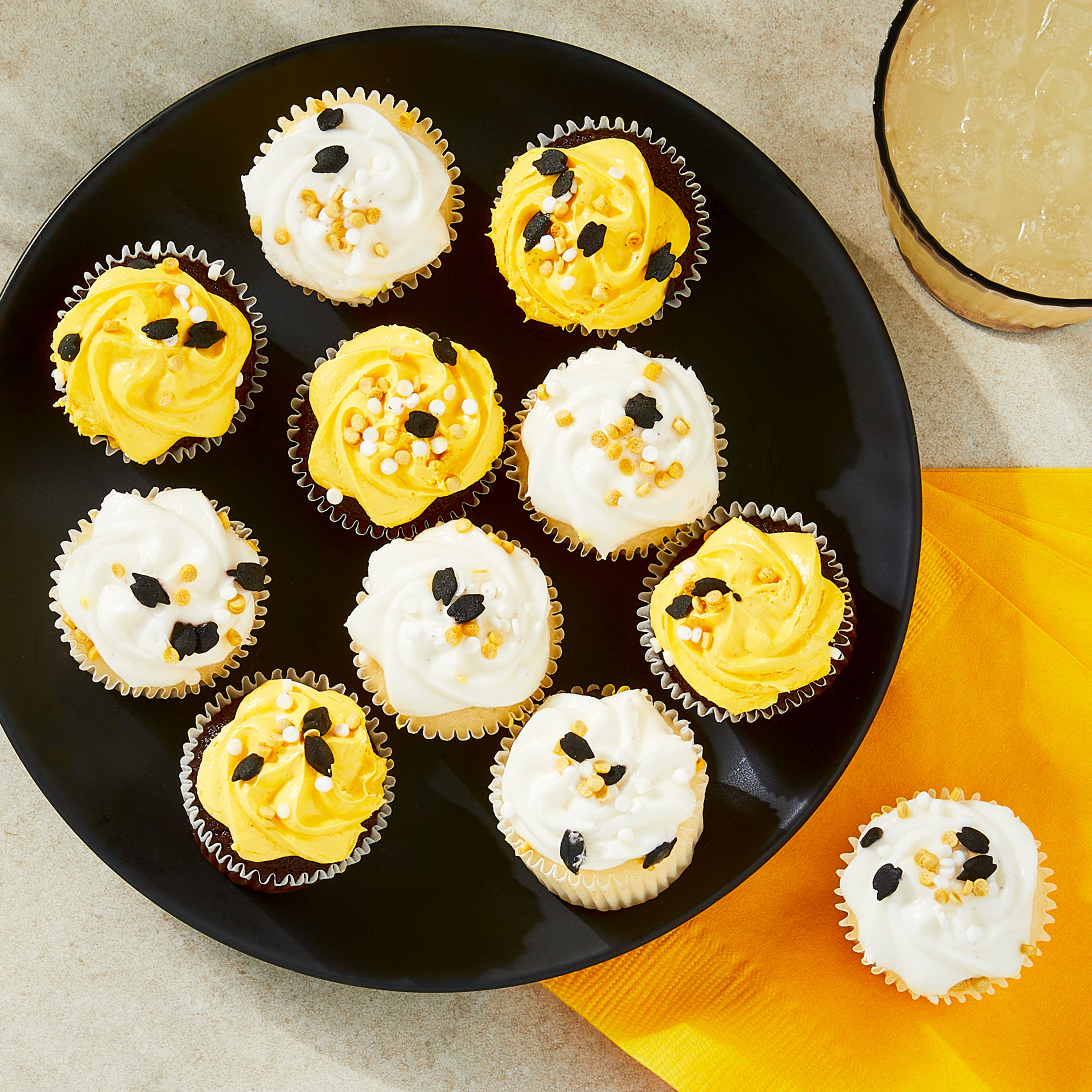 Freshness Guaranteed Vanilla & Chocolate Mini Cupcakes, 10 oz, 12 Count thumbnail 2