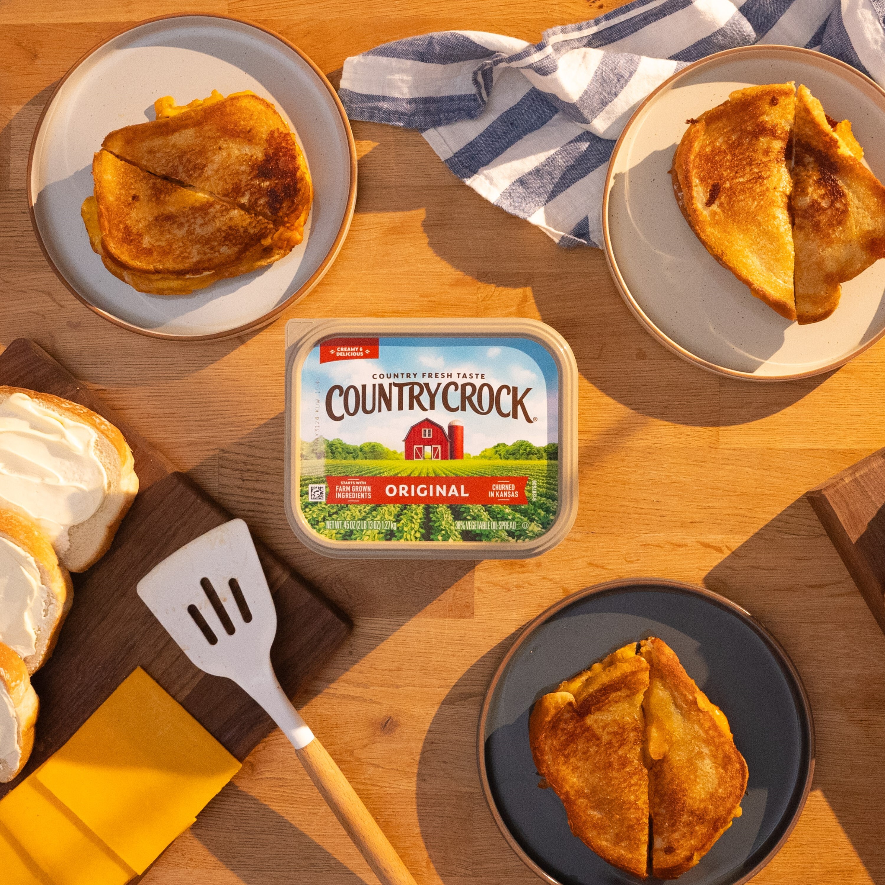 Country Crock Original Vegetable Oil Spread, 45 oz Tub (Refrigerated) thumbnail 4