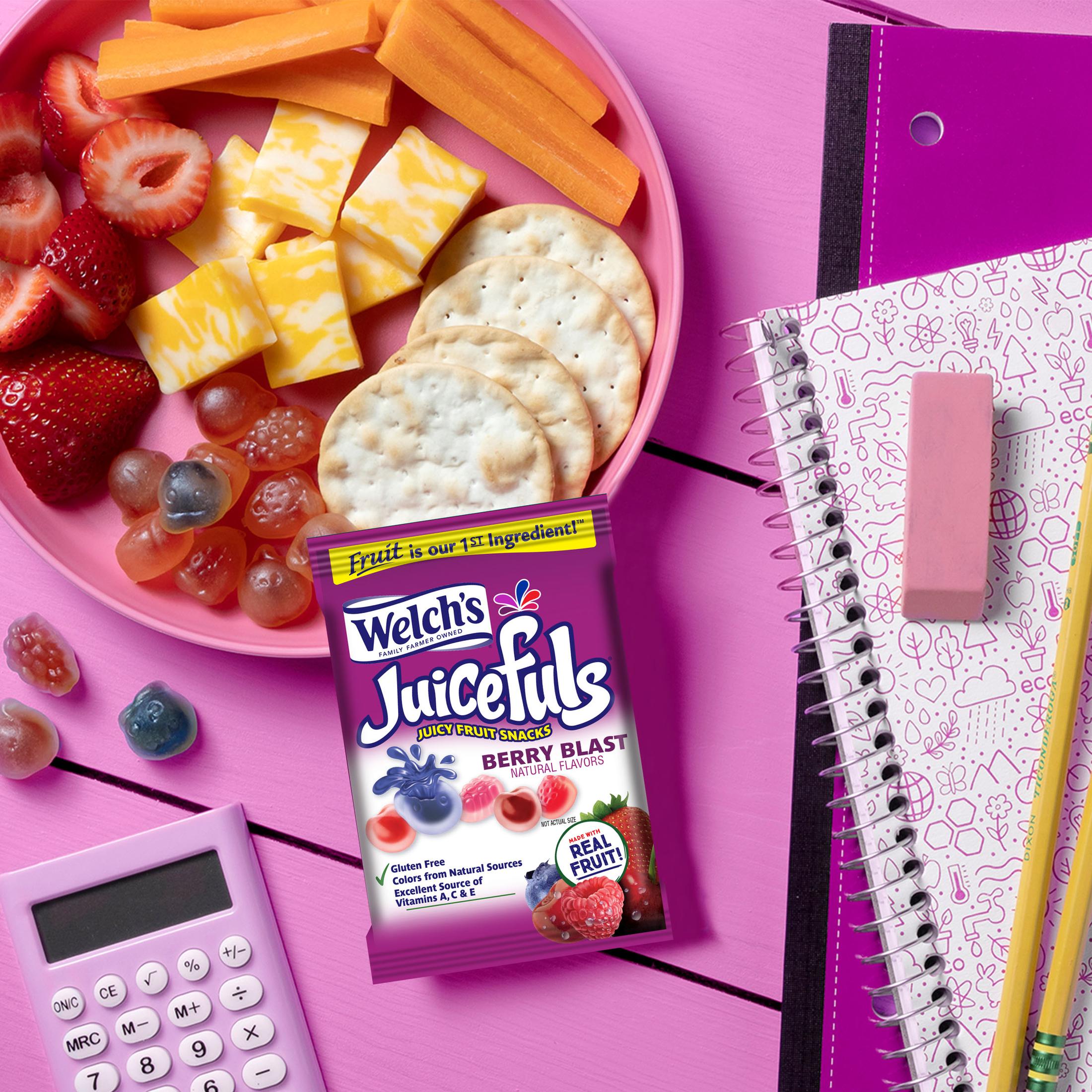 Welch's, Juicefuls Fruit Snacks, Berry Blast and Island Splash, 1 oz, 20 Count thumbnail 4