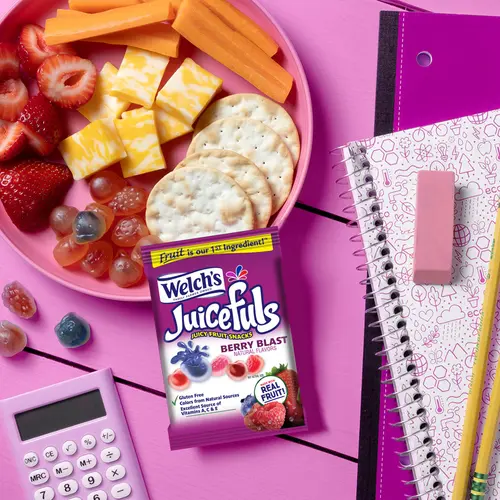 Welch's, Juicefuls Fruit Snacks, Berry Blast and Island Splash, 1 oz, 20 Count thumbnail 4
