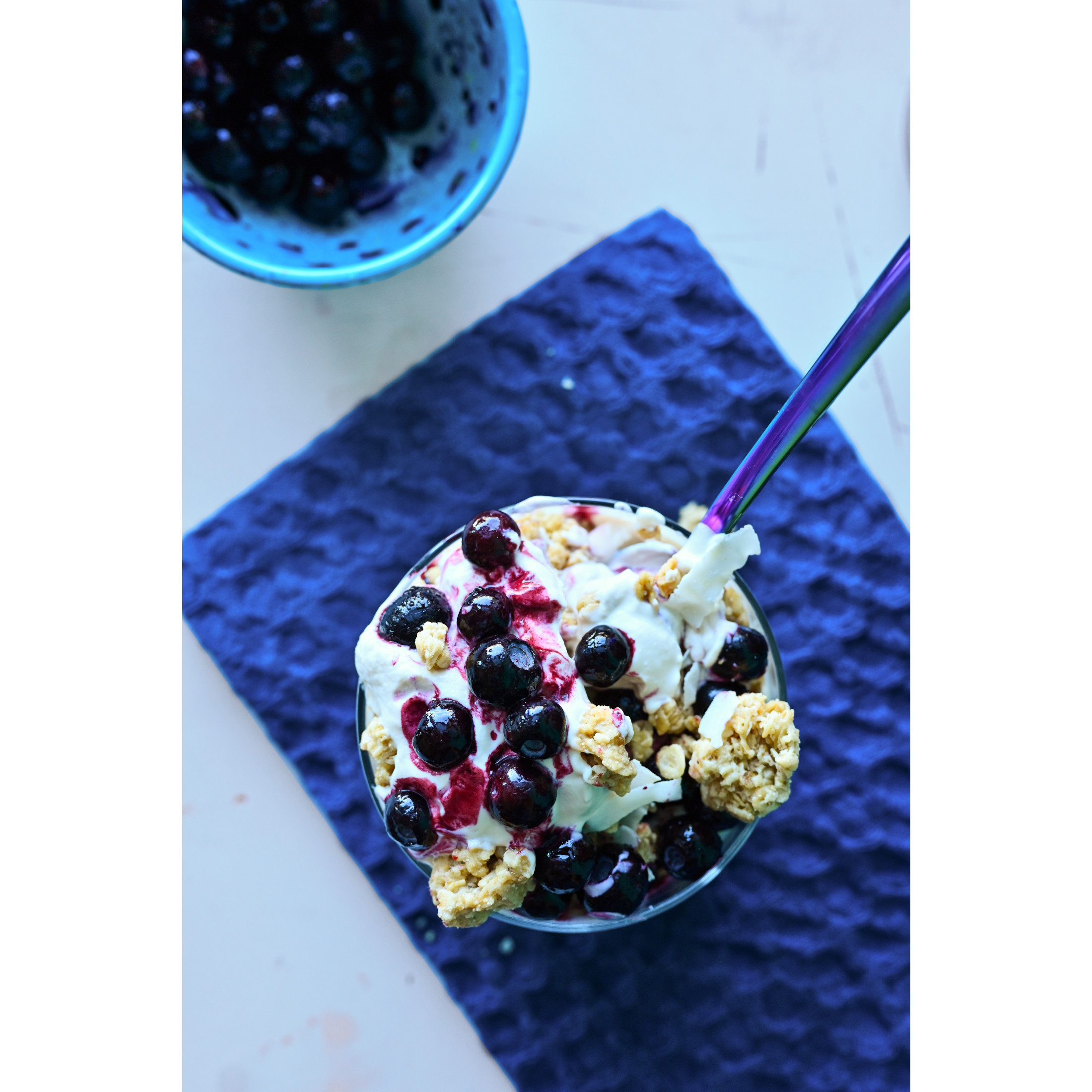 Oikos Triple Zero 17g Protein, 0g Added Sugar, Fat Free Vanilla Greek Yogurt Tub, 32 oz thumbnail 3