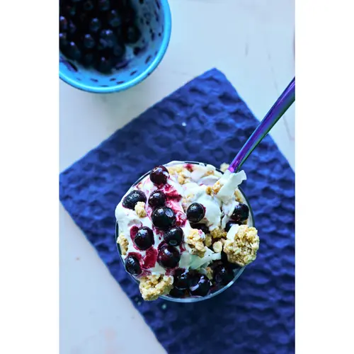 Oikos Triple Zero 17g Protein, 0g Added Sugar, Fat Free Vanilla Greek Yogurt Tub, 32 oz thumbnail 3