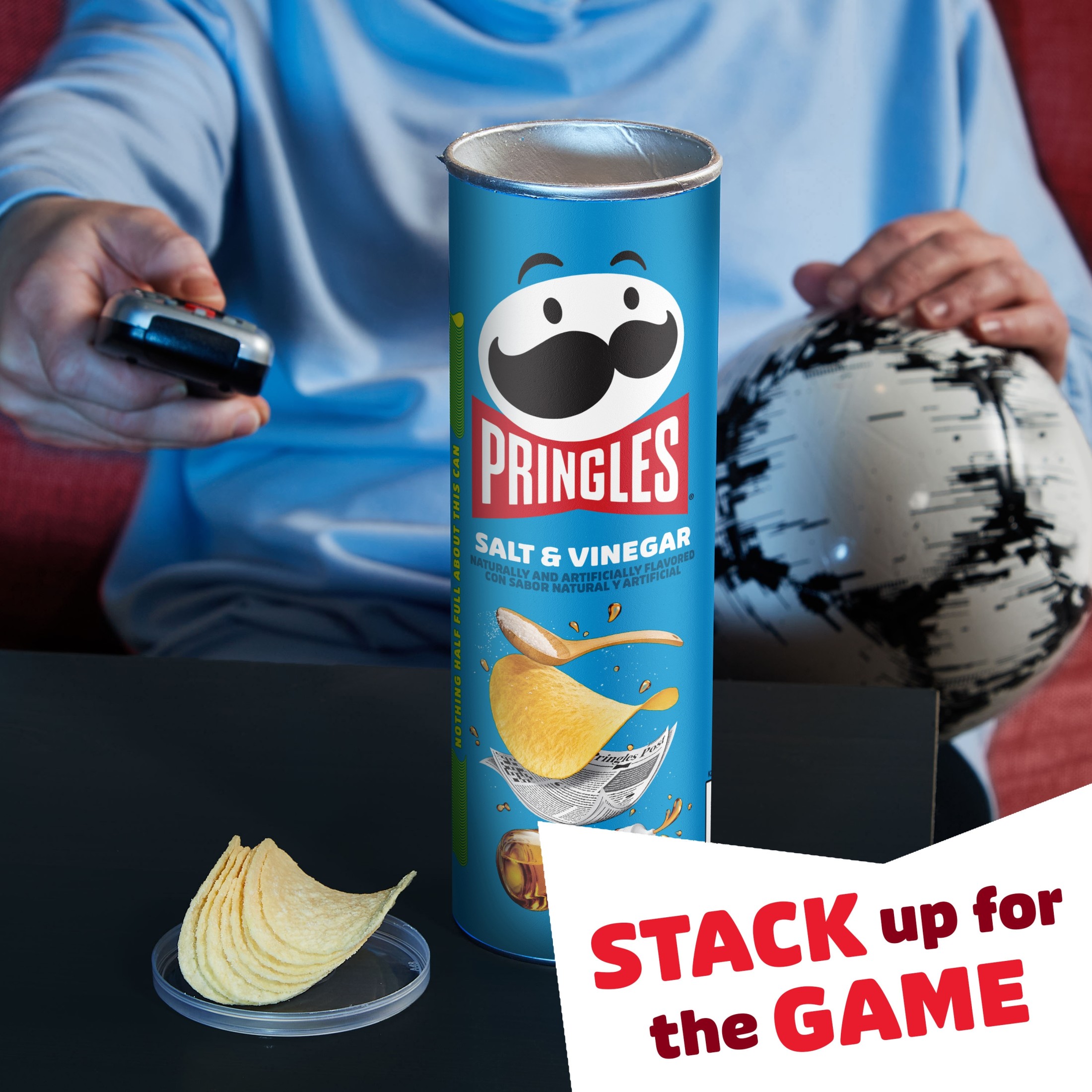 Pringles Salt and Vinegar Potato Crisps Chips, Lunch Snacks, 5.5 oz Canister thumbnail 4
