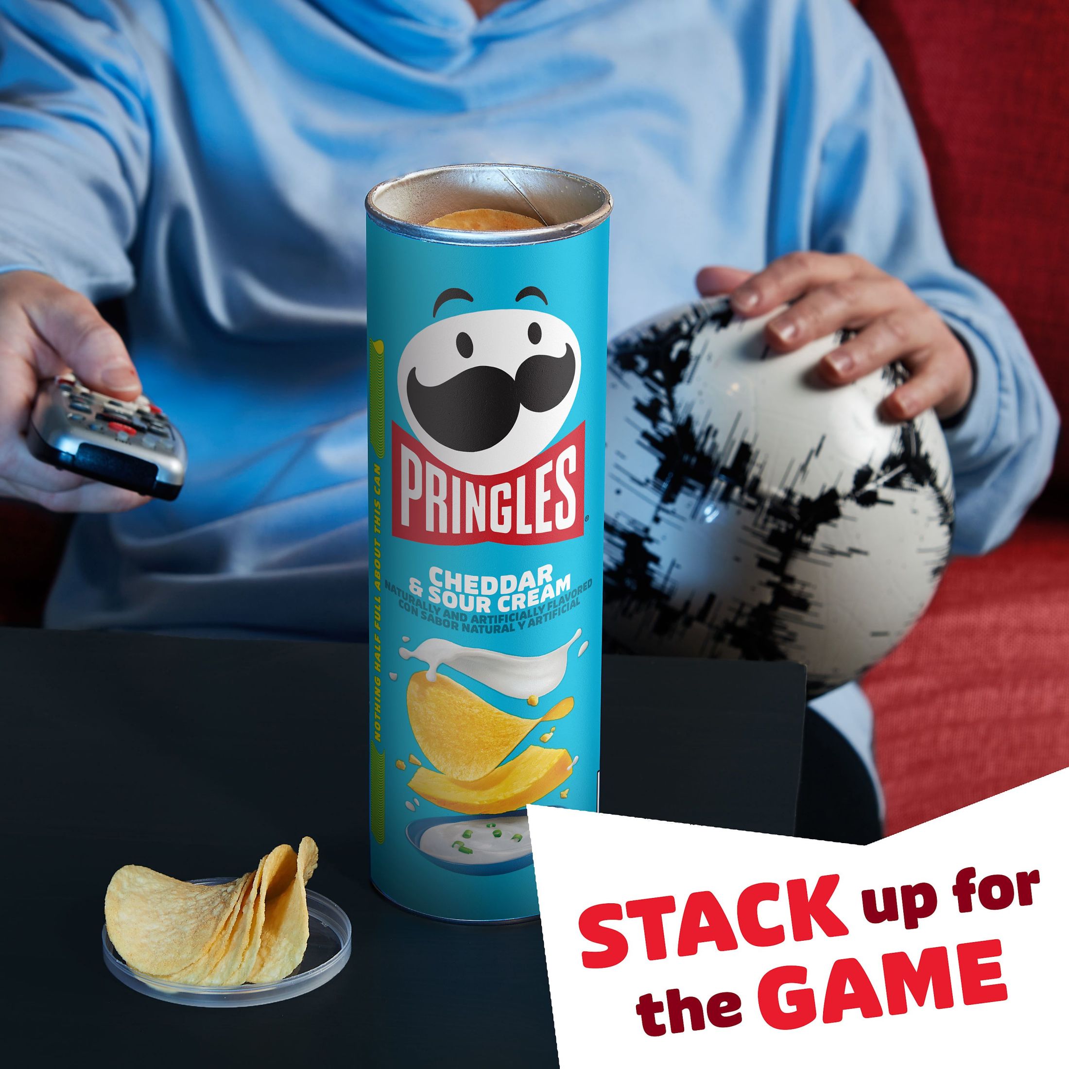 Pringles Cheddar and Sour Cream Potato Crisps Chips, Lunch Snacks, 5.5 oz Canister thumbnail 4