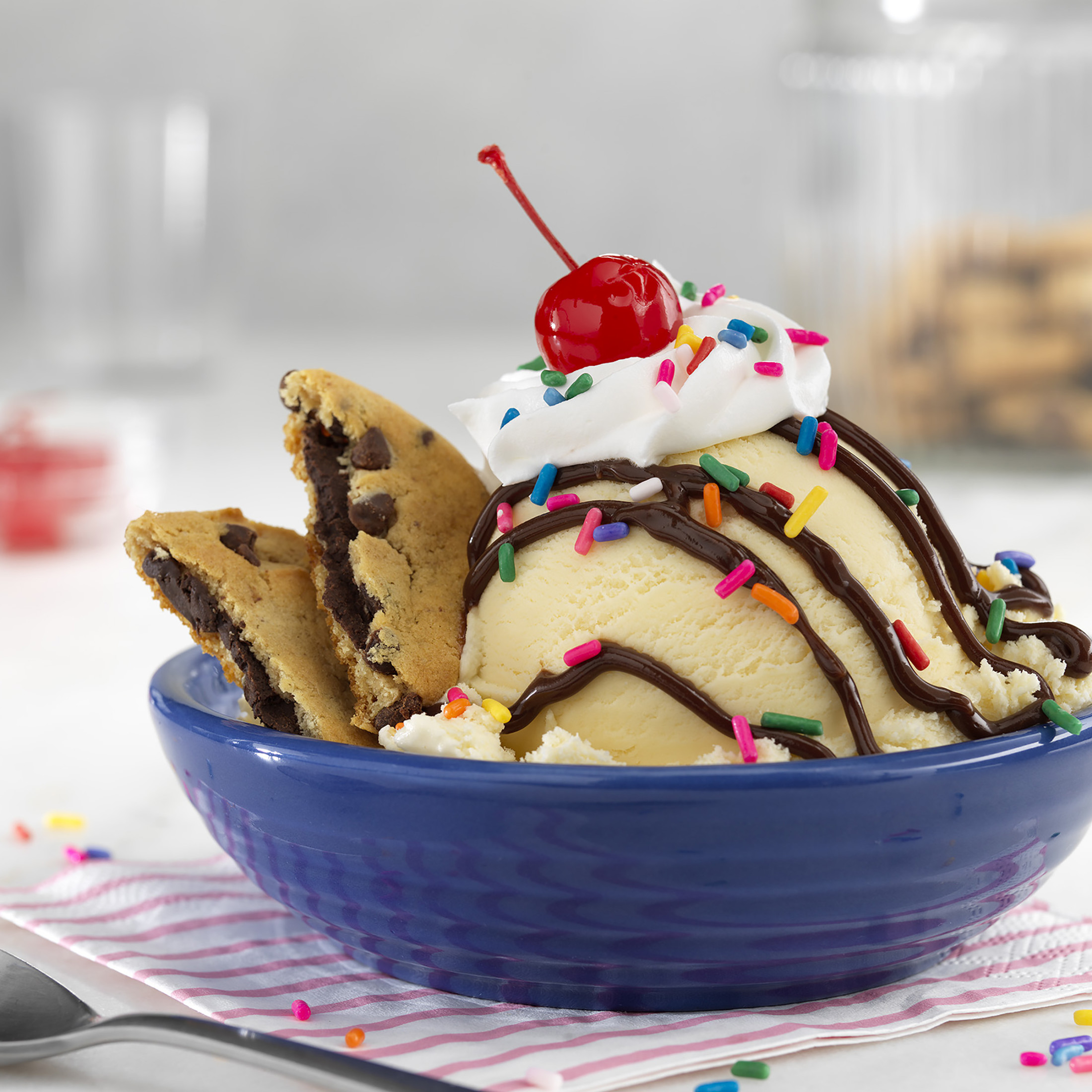 CHIPS AHOY! Chewy Hershey's Fudge Filled Soft Cookies, Family Size, 14.85 oz thumbnail 4