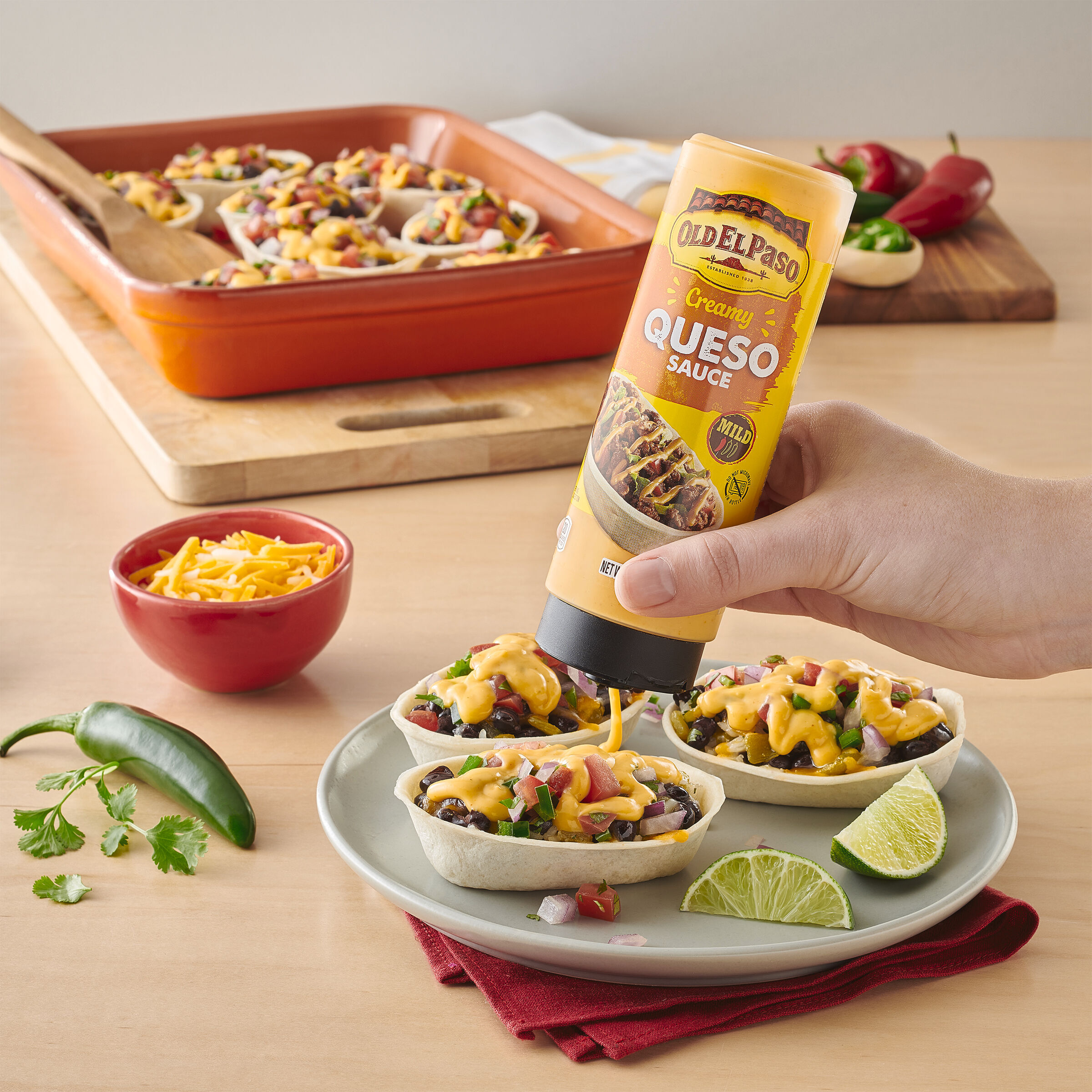 Old El Paso Taco Sauce - Creamy Queso Dip, 9 oz. Squeezable Bottle thumbnail 2