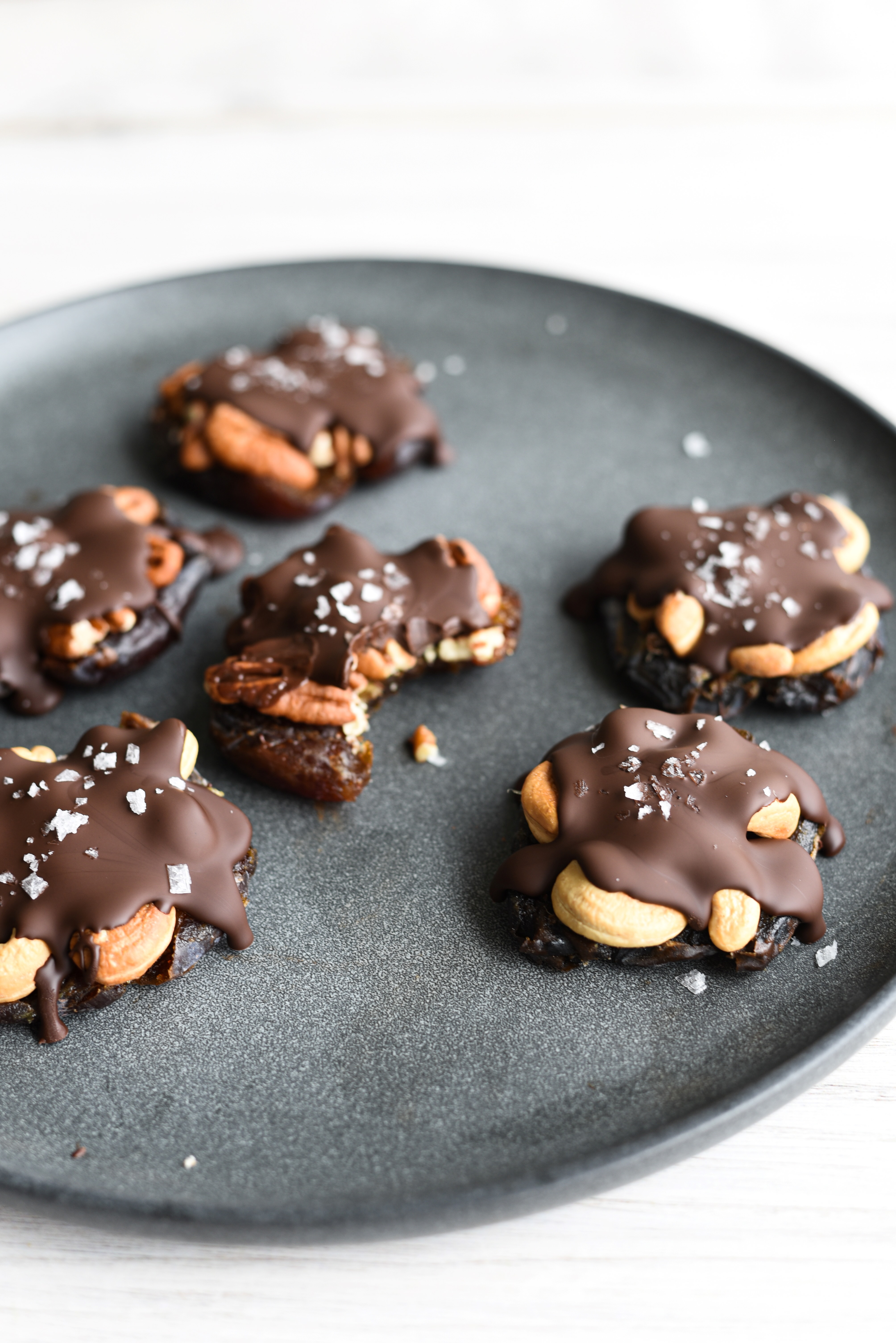 (3 pack) Rancho Meladuco California-Grown Medjool Dates, Whole Fresh Un-Pitted, 1 lb. Box Dates thumbnail 4