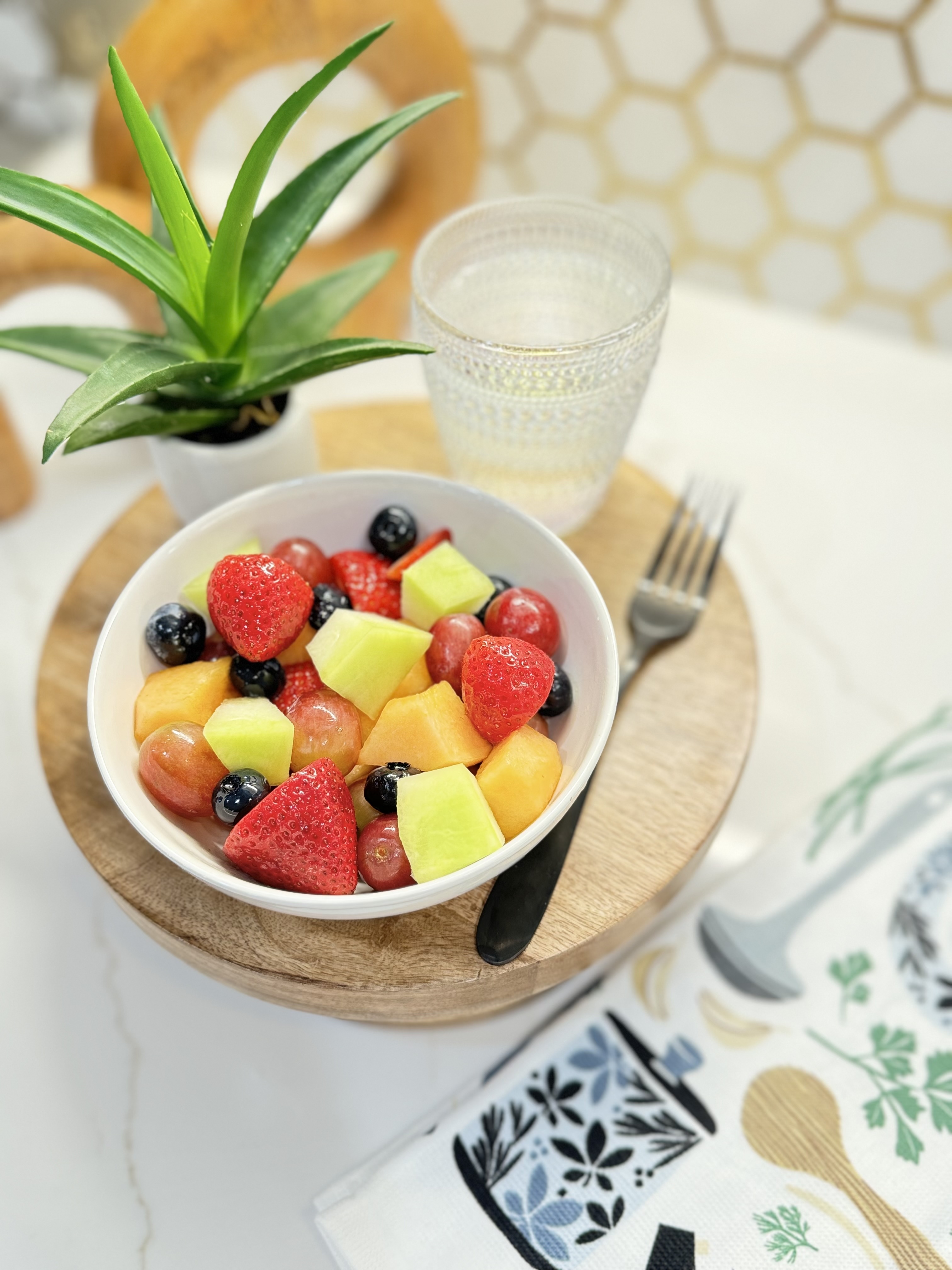 Marketside Fresh Cut Seasonal Fruit Blend, 16 oz Tray thumbnail 2