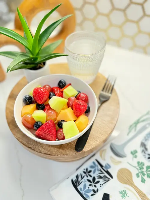 Marketside Fresh Cut Seasonal Fruit Blend, 16 oz Tray thumbnail 2