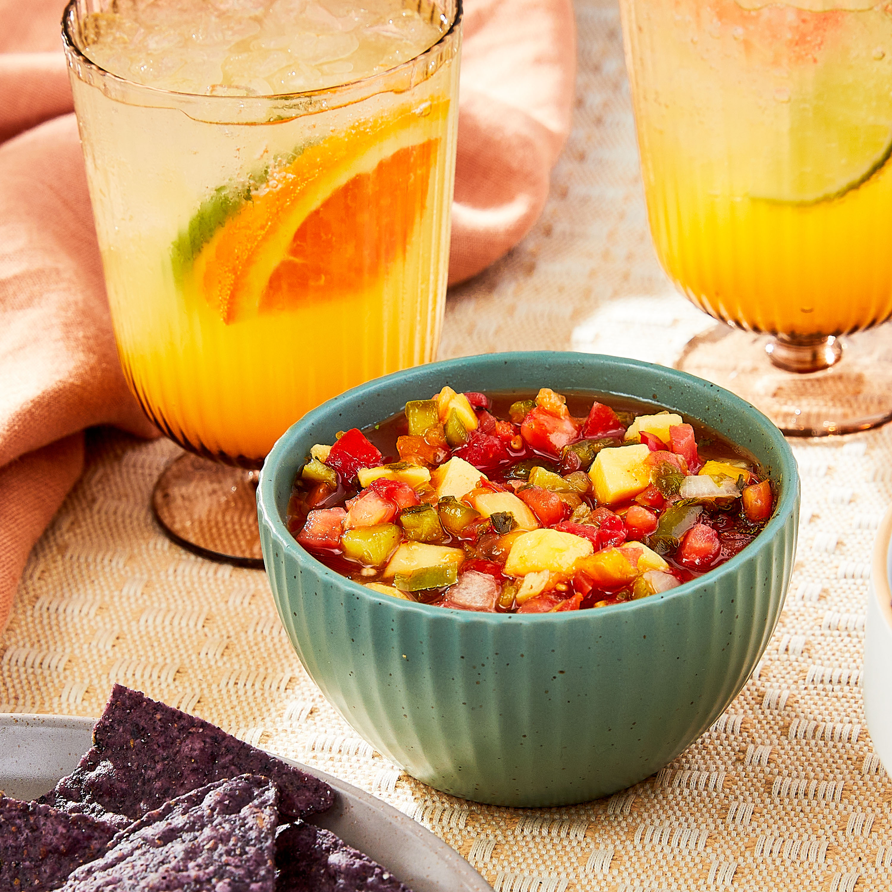 Marketside Sweet Heat Mango Peach Salsa, Gluten-Free, 16 oz, Refrigerated thumbnail 3