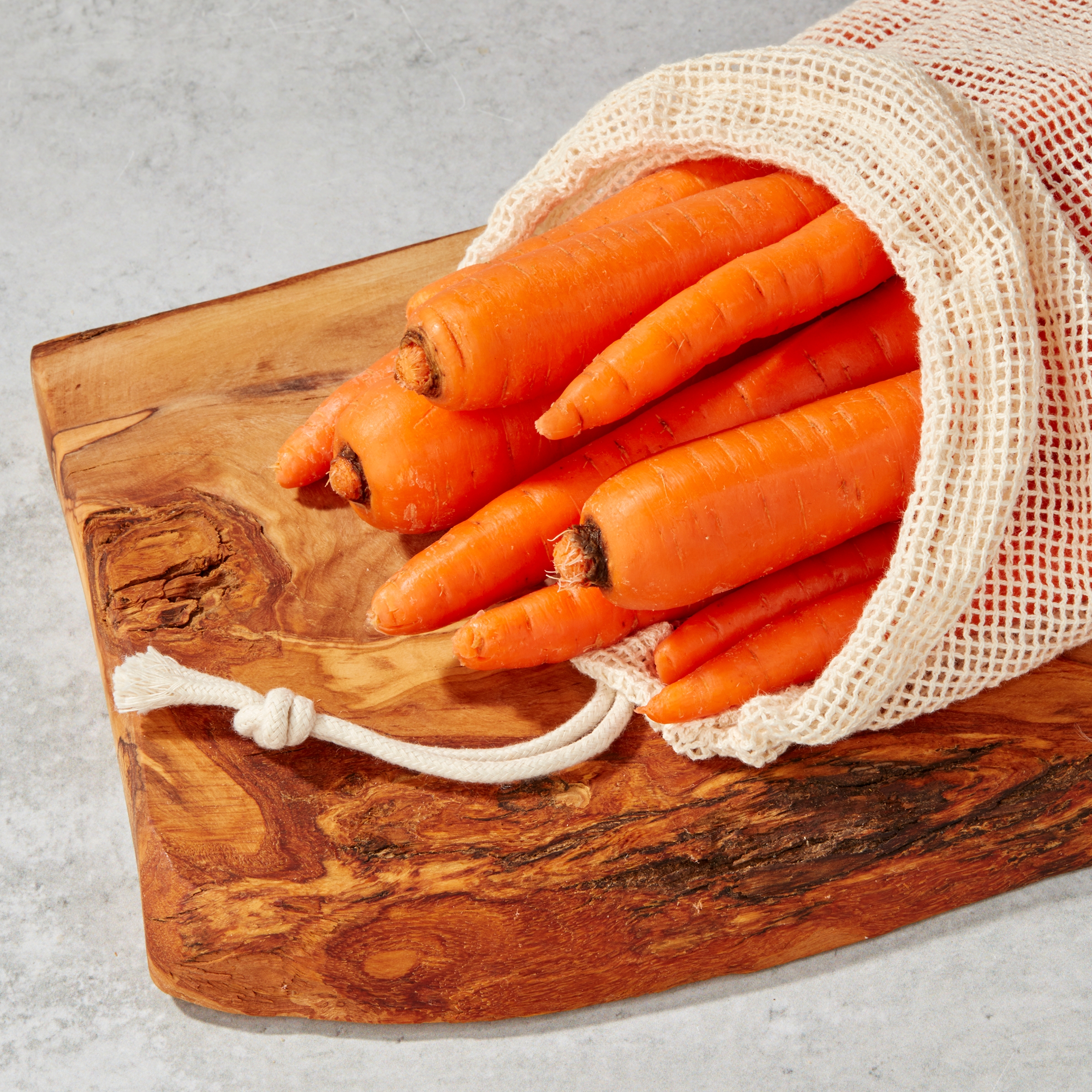 Organic Fresh Whole Carrots, 2 lb Bag thumbnail 2
