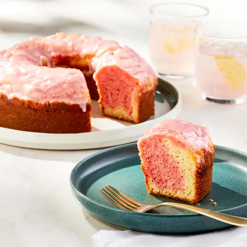 Marketside Strawberry CrÃ¨me Cake, 28 oz (Shelf Stable) thumbnail 4