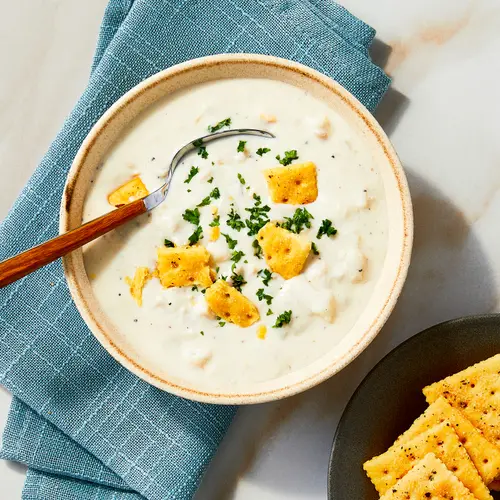 Marketside New England Clam Chowder, Fresh Deli Soup, 16 oz Cup thumbnail 3