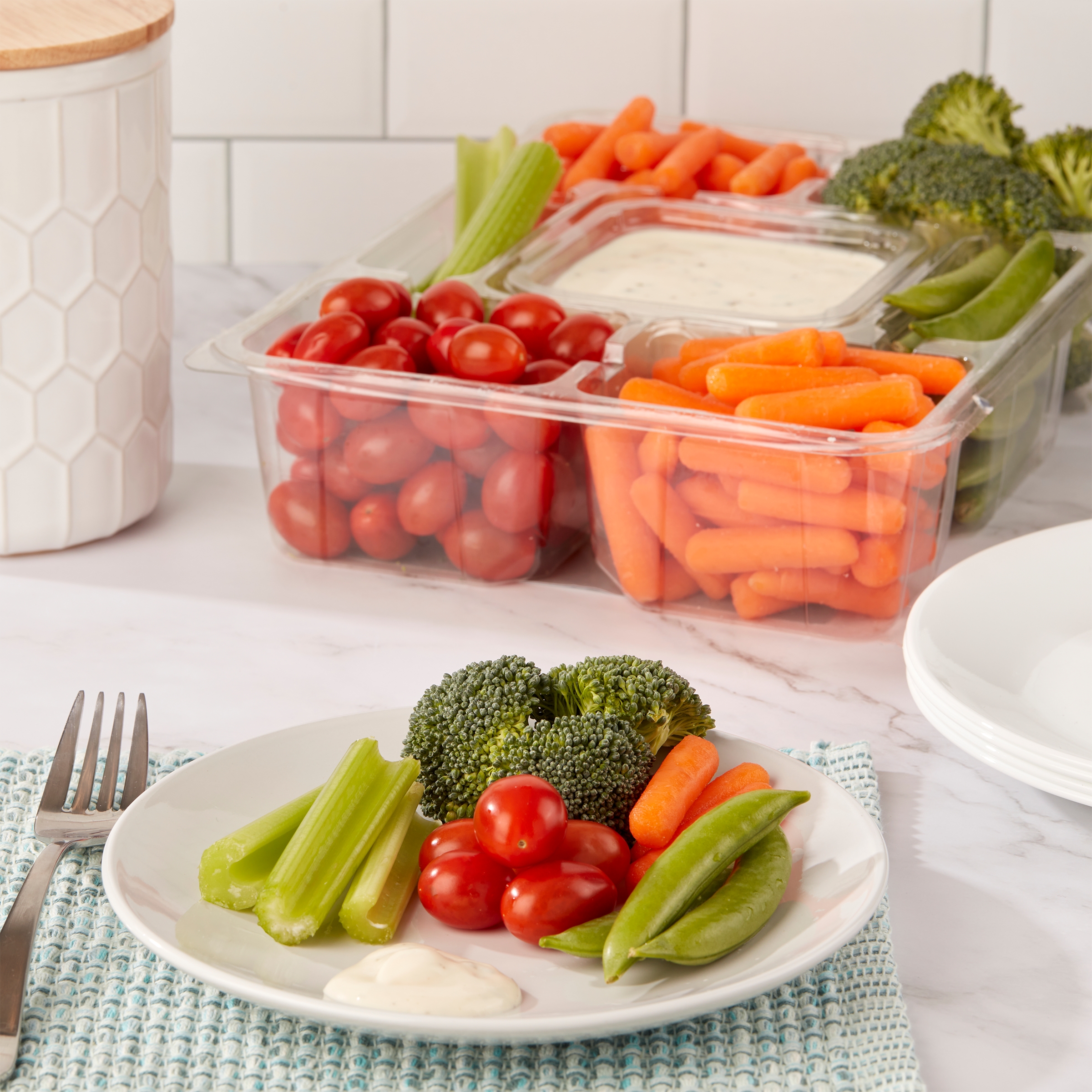 Freshness Guaranteed Fresh Vegetable Tray with Buttermilk Ranch Dip, 40oz Tray, Contains Dairy thumbnail 2