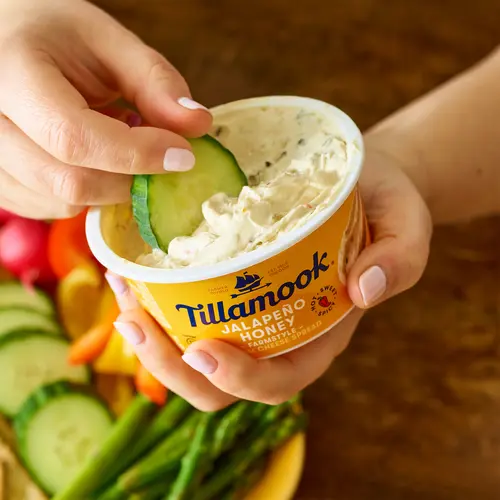 Tillamook Jalapeno Honey Cream Cheese Spread, 7 oz Tub thumbnail 2