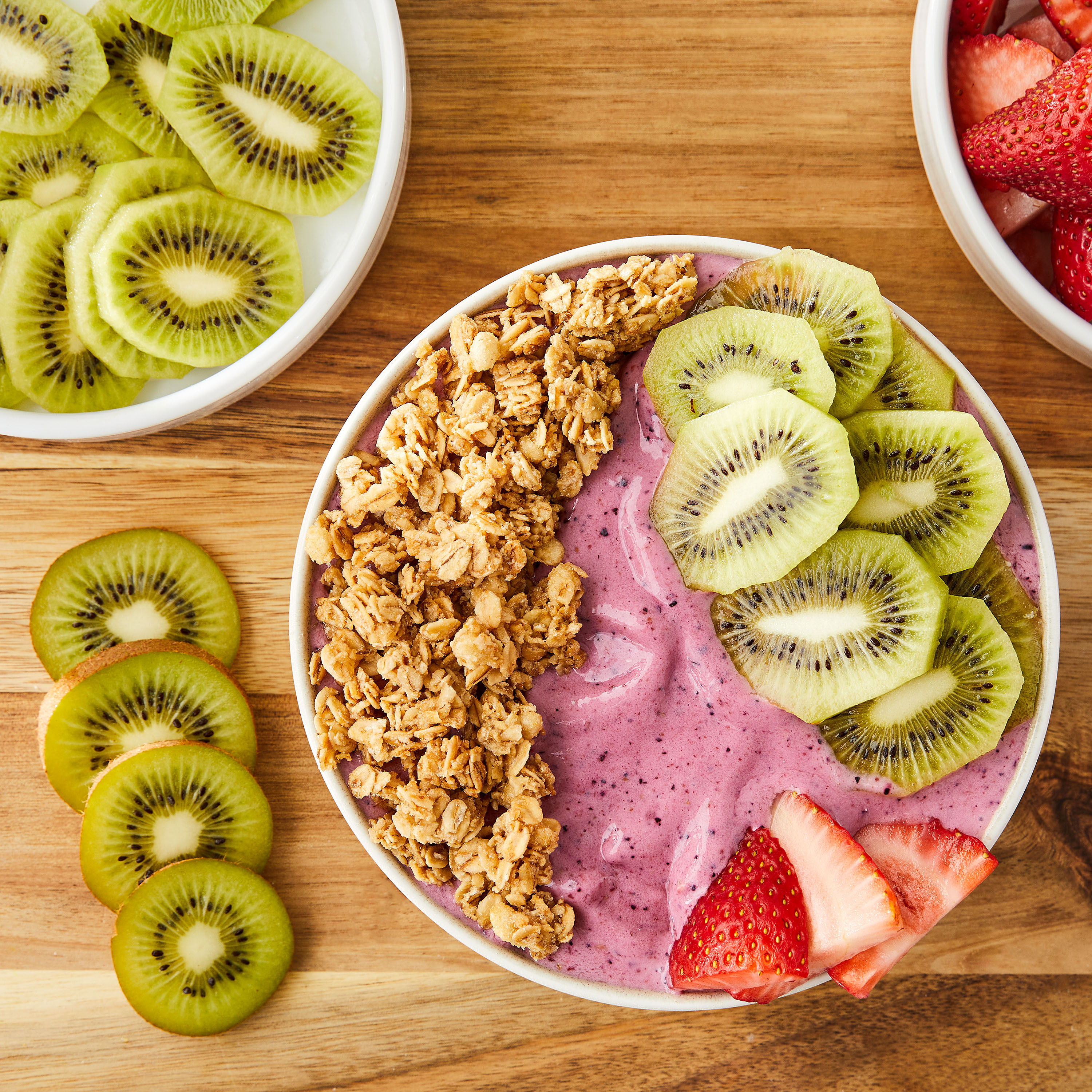 Fresh Bluey Kiwi Fruit, 2 lb Clamshell thumbnail 3