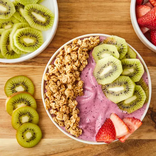 Fresh Bluey Kiwi Fruit, 2 lb Clamshell thumbnail 3