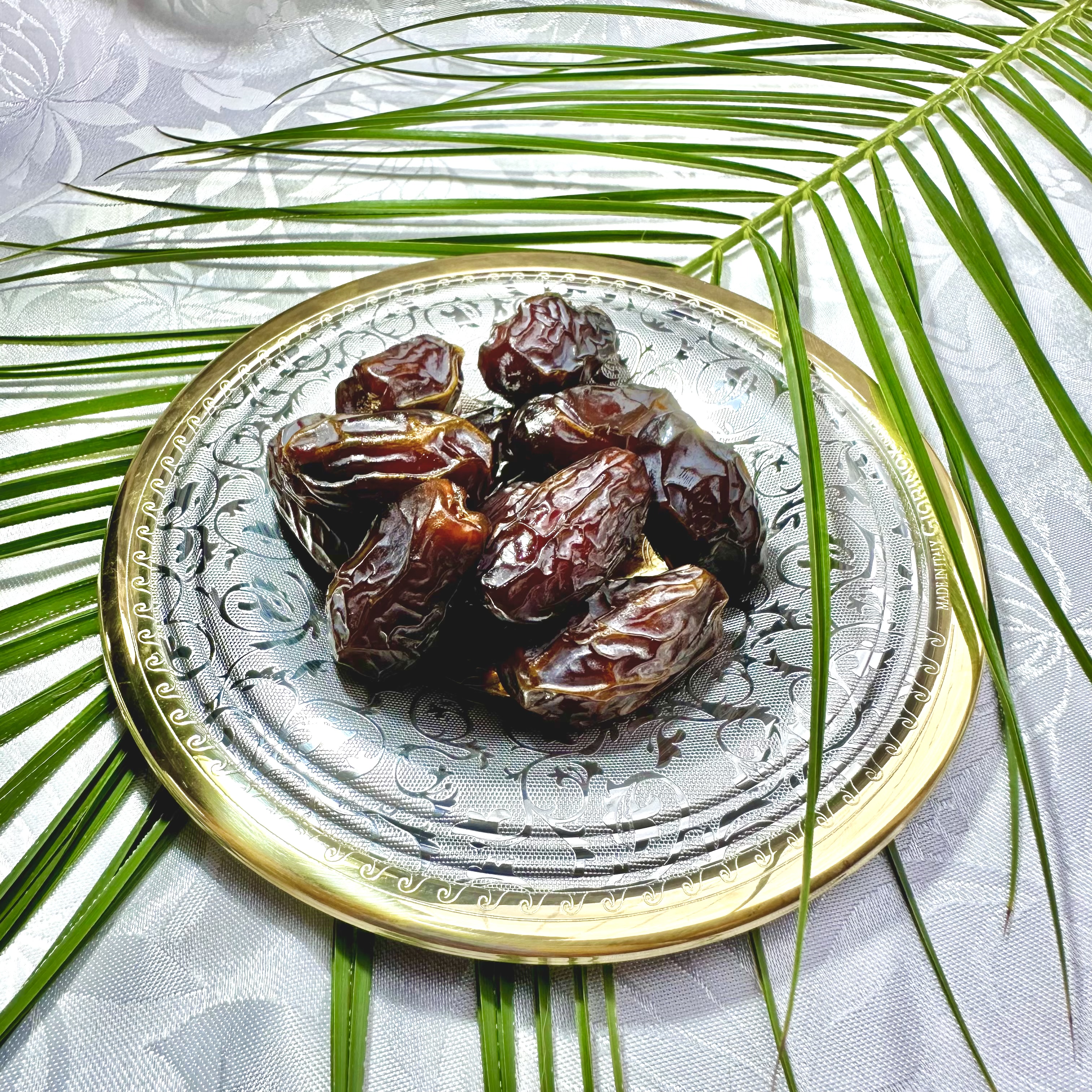 MEDJOOL DATES. Premium Fresh Small Dates. Packed in Box. Tight Skin Naturally Grown in California. (11lb)