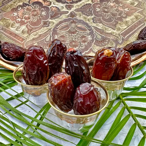 MEDJOOL DATES. Fresh Premium Large Dates. Packed in Box. Tight Skin Naturally Grown in California. (11lb) thumbnail 2