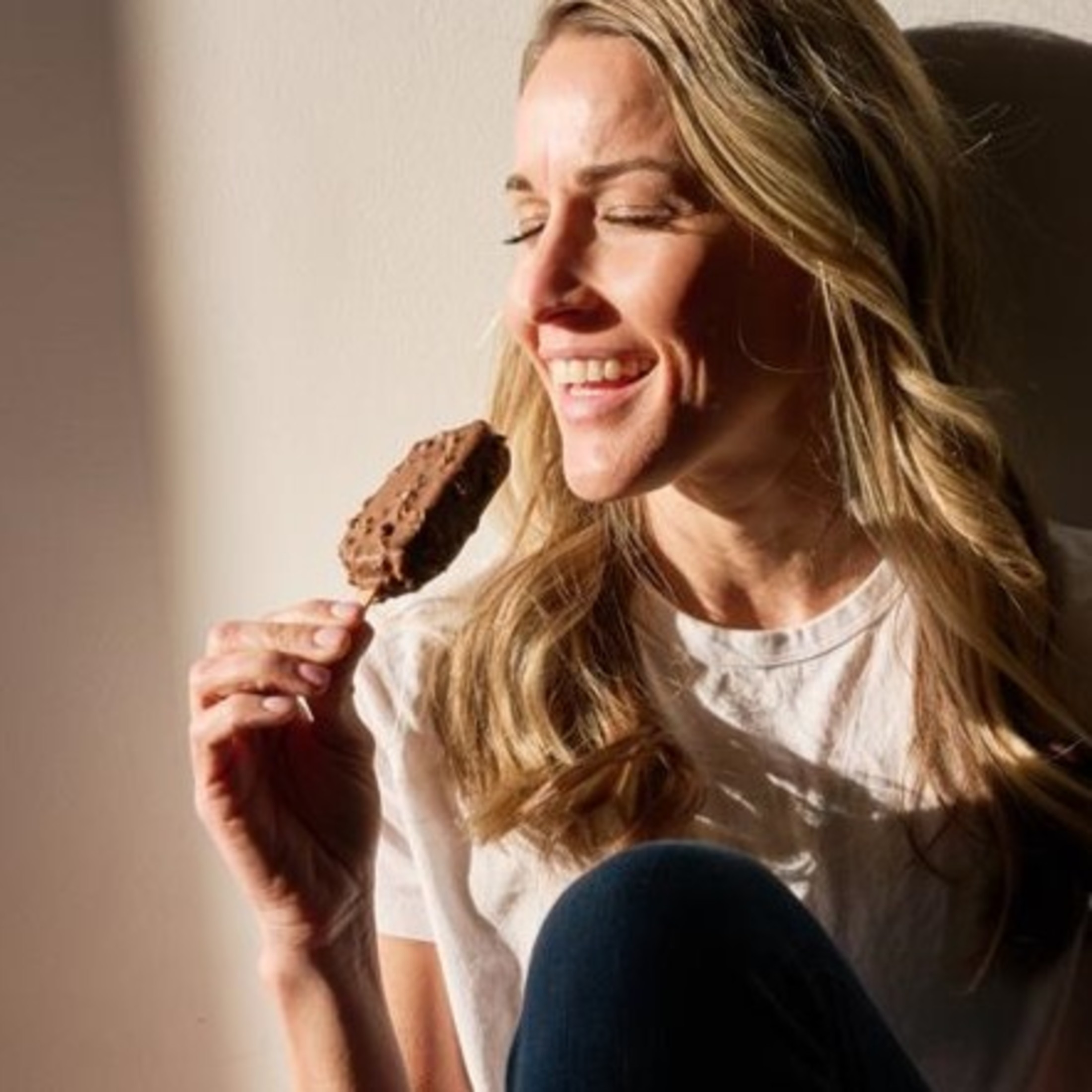 Haagen Dazs Vanilla Milk Chocolate Almond Ice Cream Mini Snack Bars, 6 Ct thumbnail 3