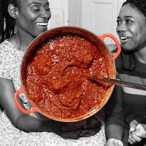 Rao's Homemade Roasted Garlic Pasta Sauce, Keto Friendly, Low Carb 32 oz thumbnail 2