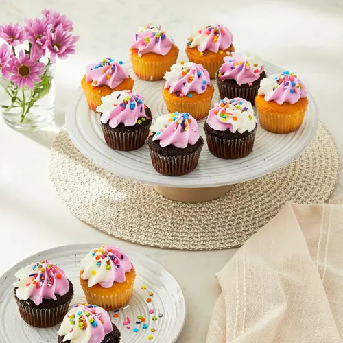 Freshness Guaranteed Vanilla & Chocolate Cupcakes with Sprinkles, 26.2 oz, 12 Count thumbnail 2