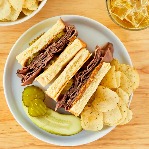 Great Value Roast Beef Lunchmeat, 7oz Plastic Tub, 10 G of Protein per 2 oz (56g) Serving thumbnail 3