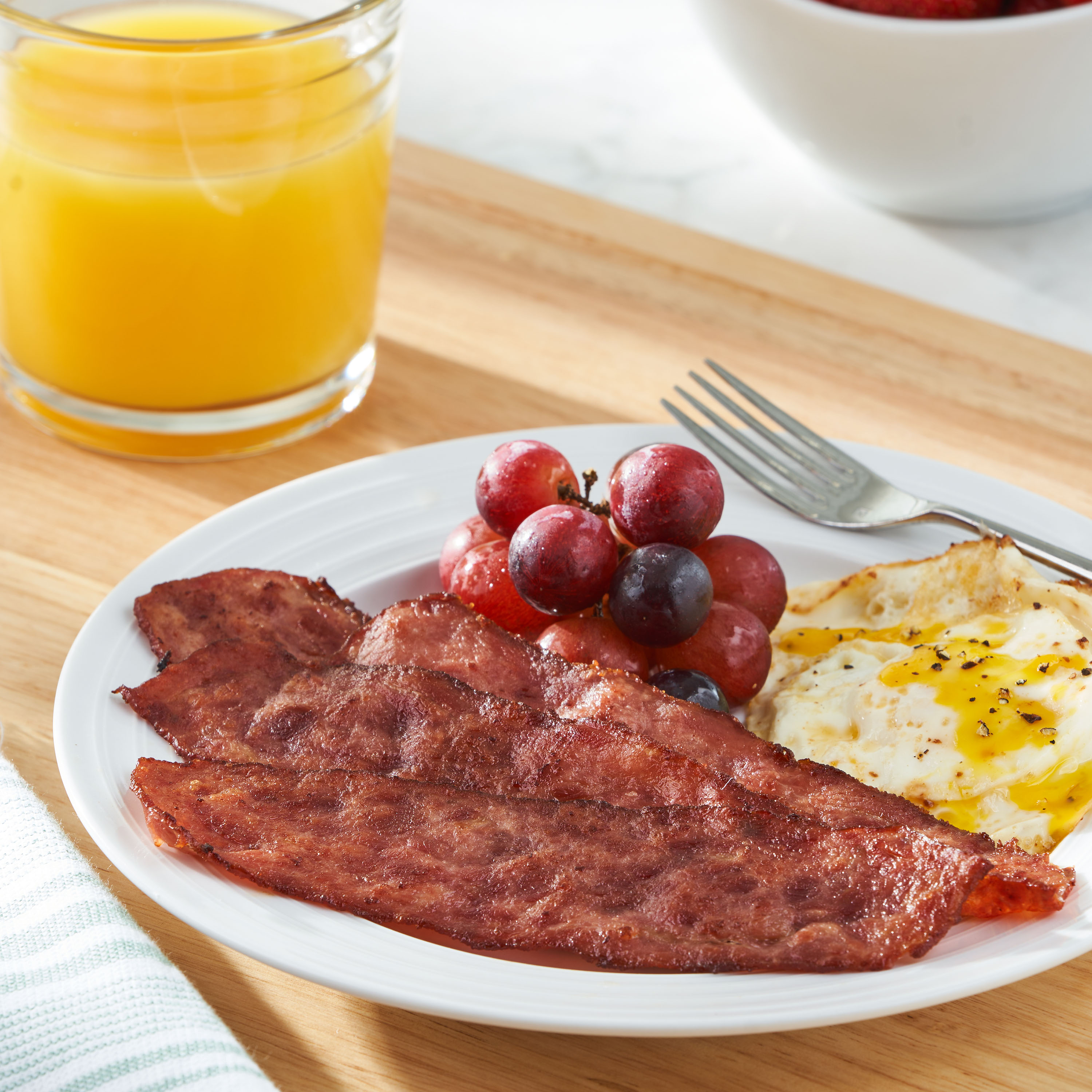 Sam's Choice Naturally Hardwood Smoked Uncured Turkey Bacon, 10 oz thumbnail 2