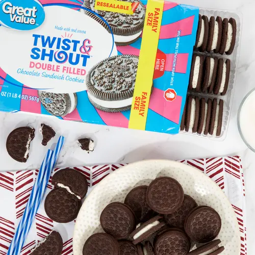 Great Value Twist & Shout Double Filled Chocolate Sandwich Cookies Family Size, 20 oz thumbnail 2